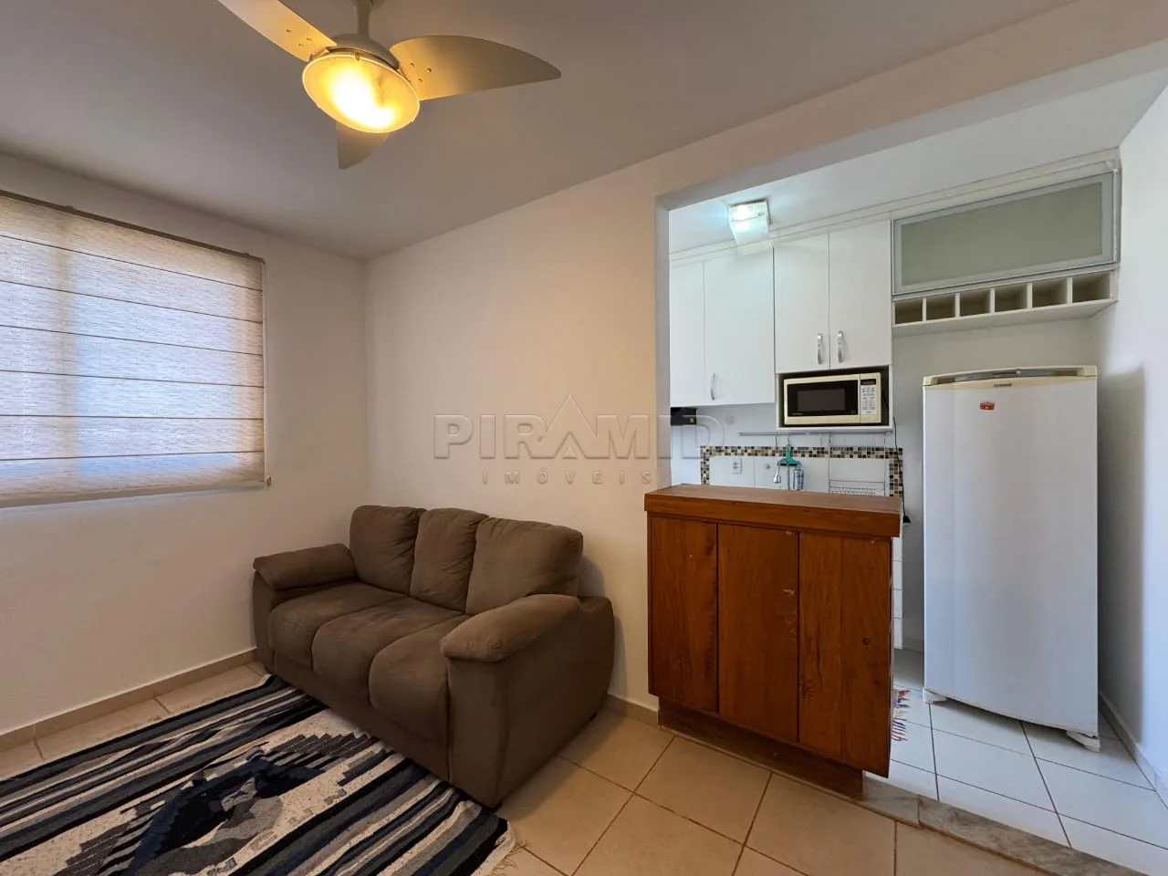 Alugar Apartamento / Padr&atilde;o em Ribeir&atilde;o Preto R$ 1.100,00 - Foto 4