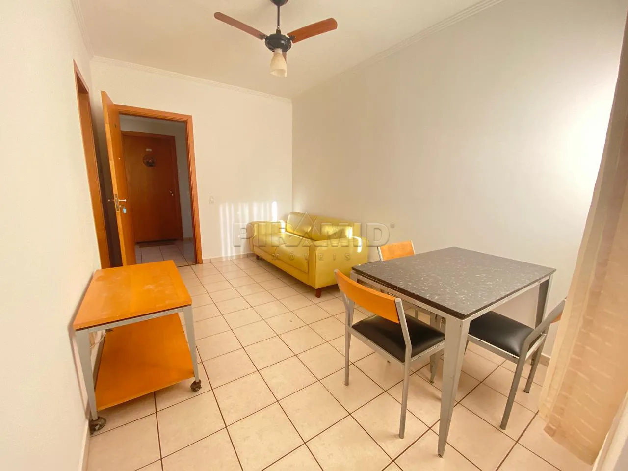 Alugar Apartamento / Padr&atilde;o em Ribeir&atilde;o Preto R$ 1.200,00 - Foto 1