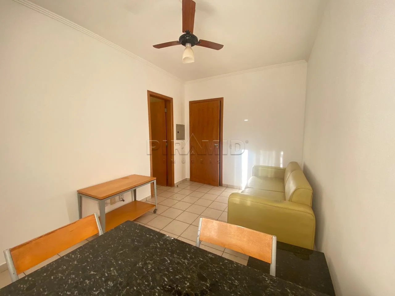 Alugar Apartamento / Padr&atilde;o em Ribeir&atilde;o Preto R$ 1.200,00 - Foto 3