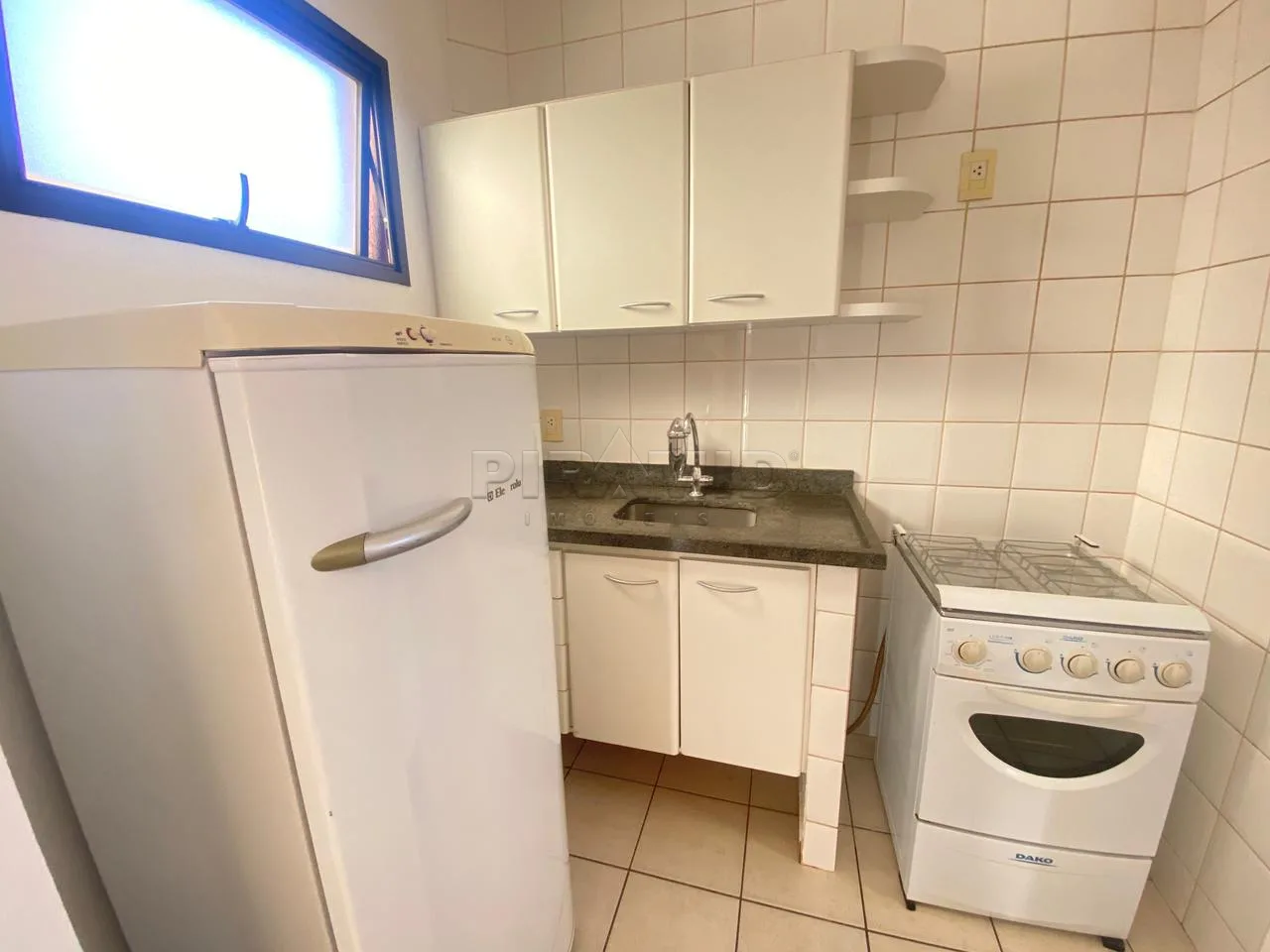 Alugar Apartamento / Padr&atilde;o em Ribeir&atilde;o Preto R$ 1.200,00 - Foto 4