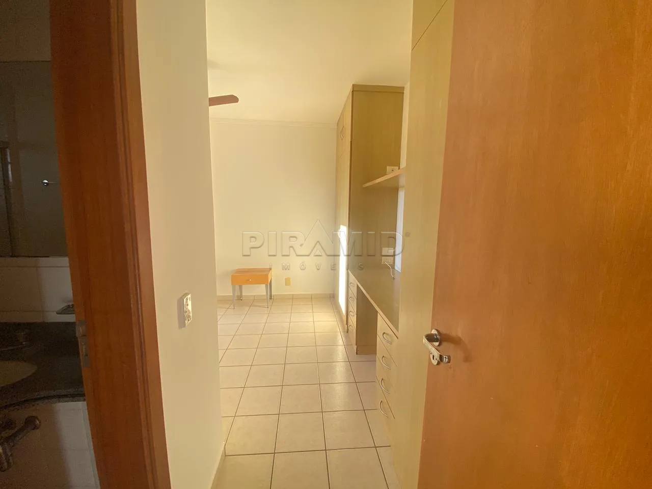 Alugar Apartamento / Padr&atilde;o em Ribeir&atilde;o Preto R$ 1.200,00 - Foto 8