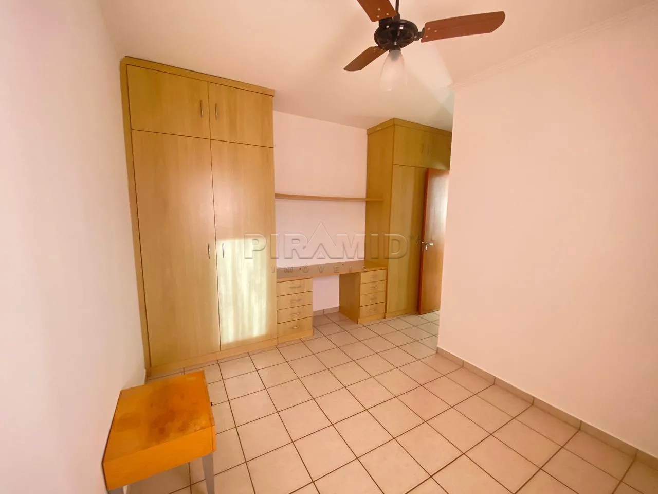 Alugar Apartamento / Padr&atilde;o em Ribeir&atilde;o Preto R$ 1.200,00 - Foto 13