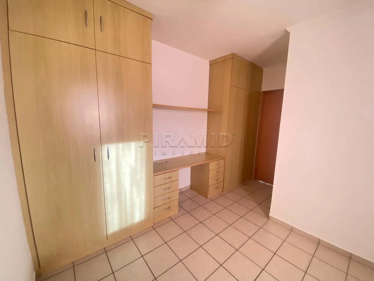 Alugar Apartamento / Padr&atilde;o em Ribeir&atilde;o Preto R$ 1.200,00 - Foto 14