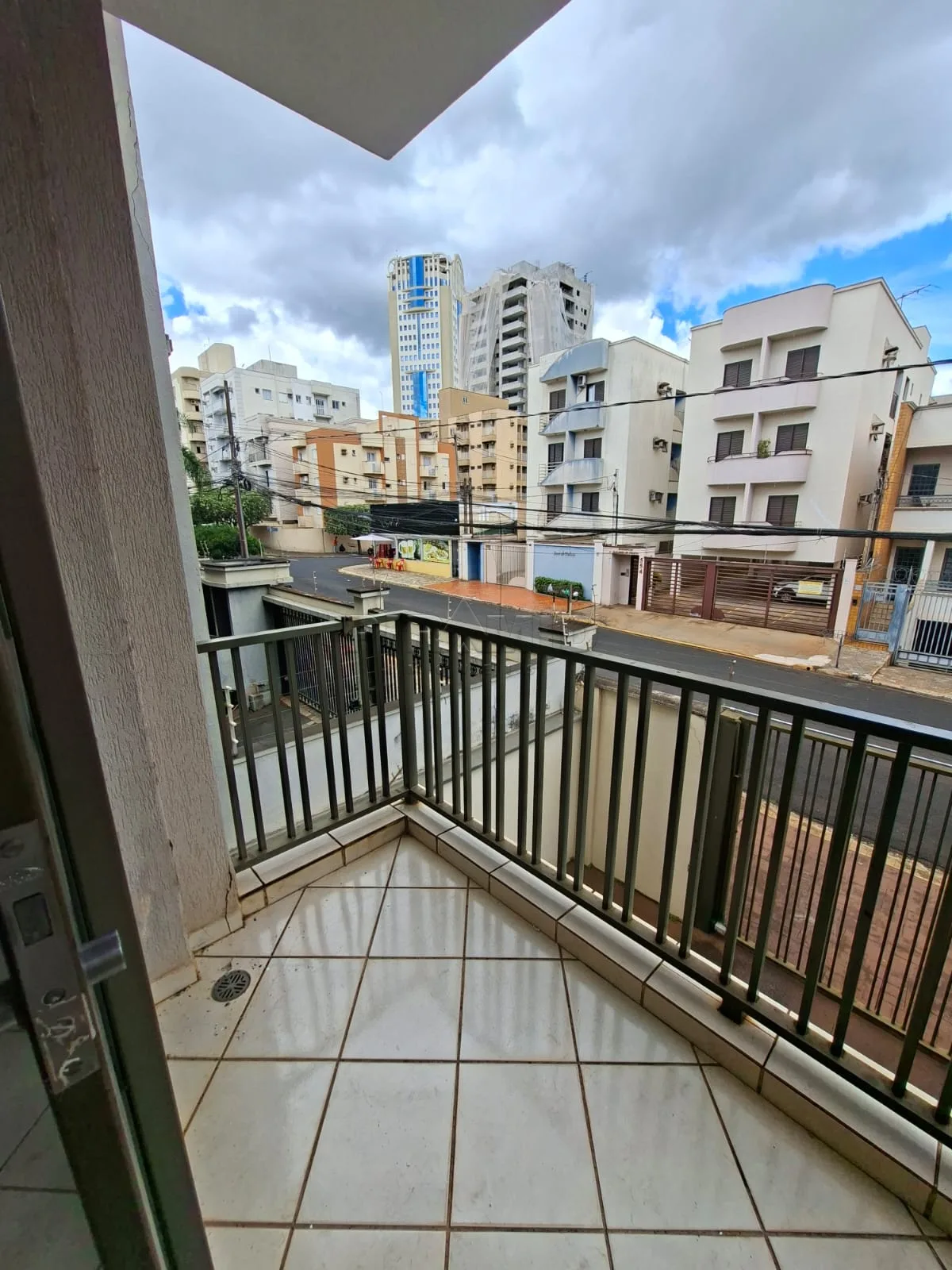 Alugar Apartamento / Padr&atilde;o em Ribeir&atilde;o Preto R$ 1.800,00 - Foto 5