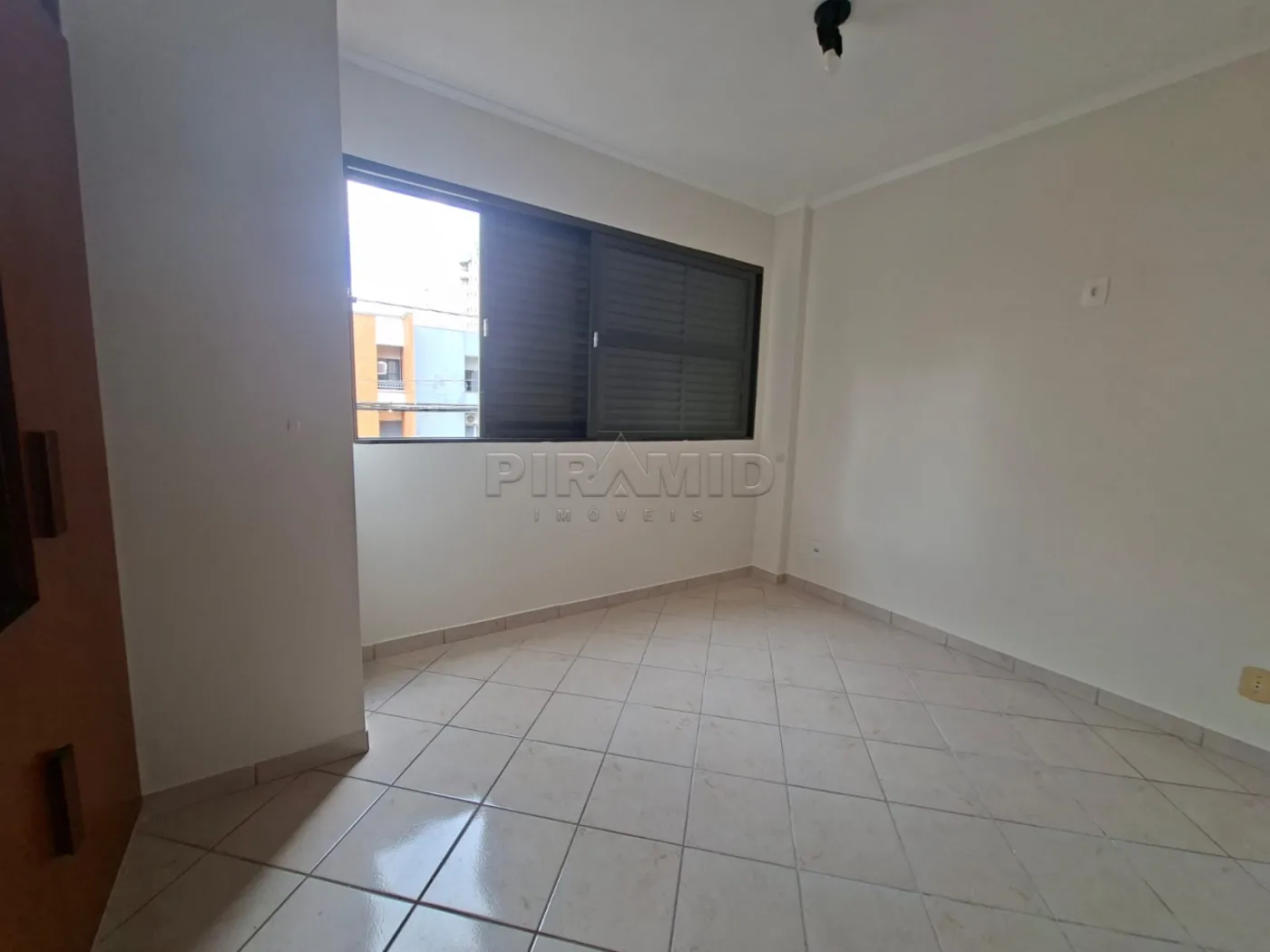 Alugar Apartamento / Padr&atilde;o em Ribeir&atilde;o Preto R$ 1.800,00 - Foto 9