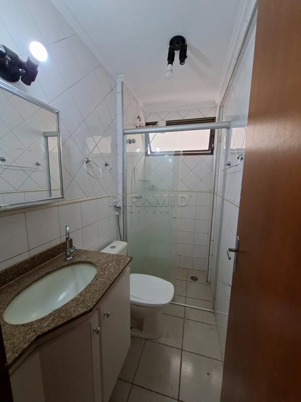 Alugar Apartamento / Padr&atilde;o em Ribeir&atilde;o Preto R$ 1.800,00 - Foto 16
