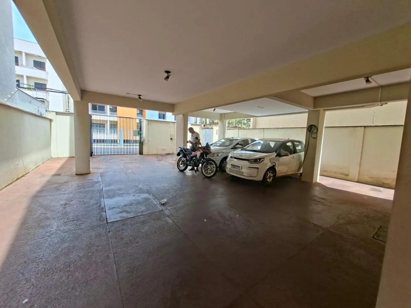 Alugar Apartamento / Padr&atilde;o em Ribeir&atilde;o Preto R$ 1.800,00 - Foto 23