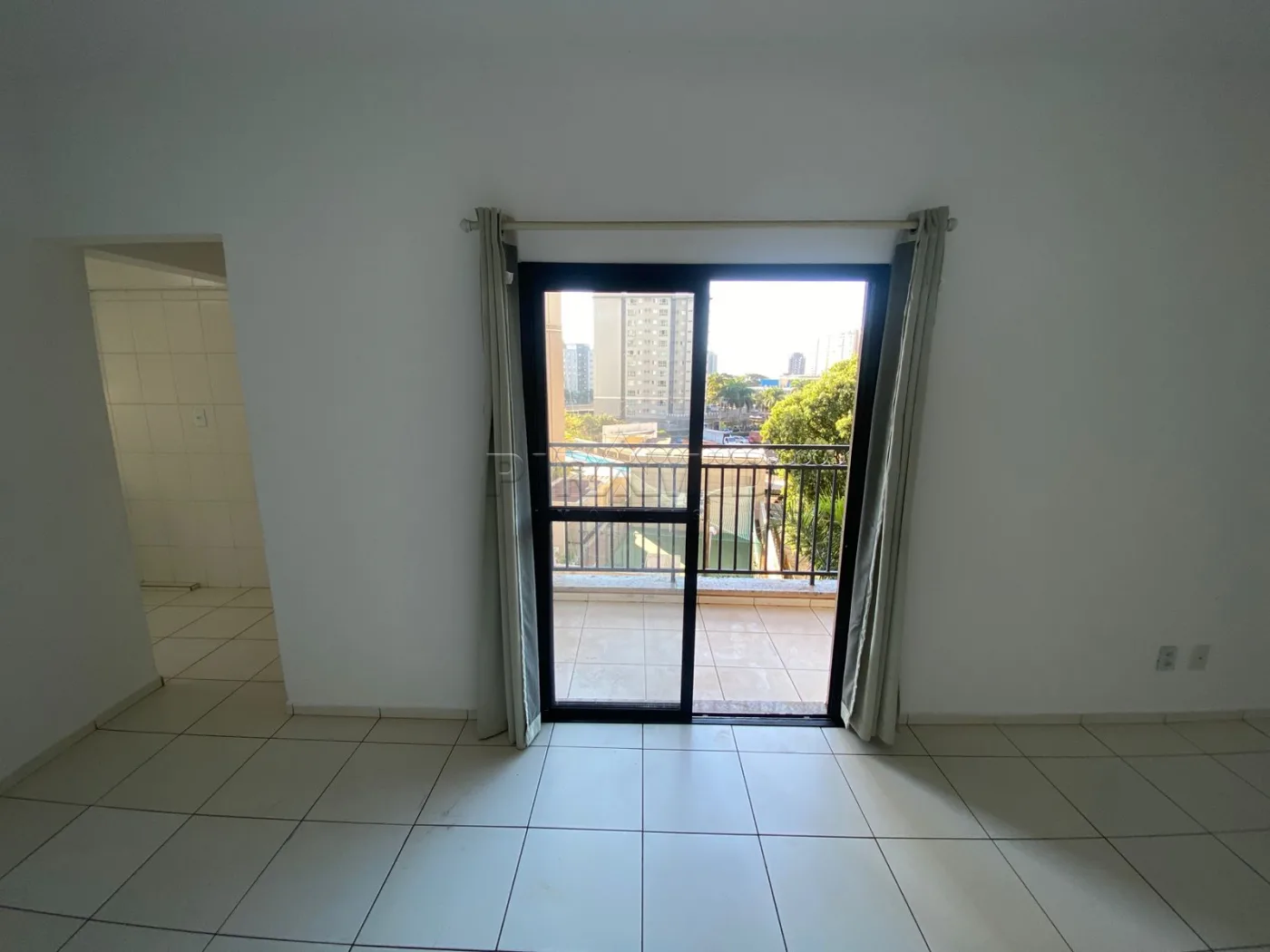 Alugar Apartamento / Padr&atilde;o em Ribeir&atilde;o Preto R$ 1.100,00 - Foto 2