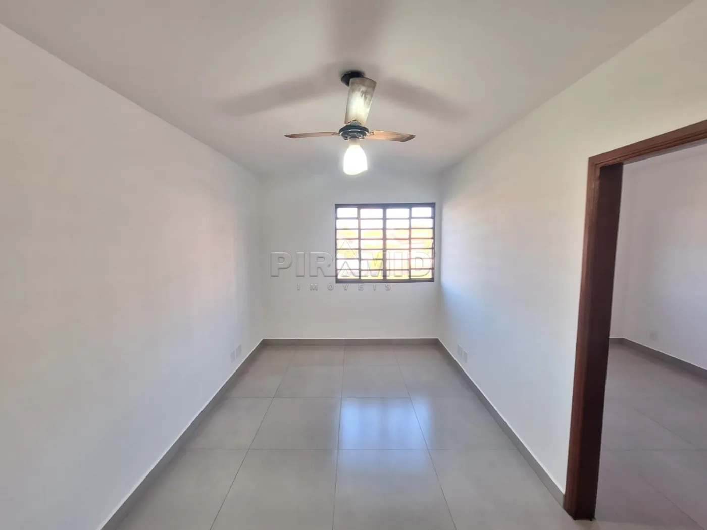 Alugar Apartamento / Padr&atilde;o em Ribeir&atilde;o Preto R$ 1.500,00 - Foto 1
