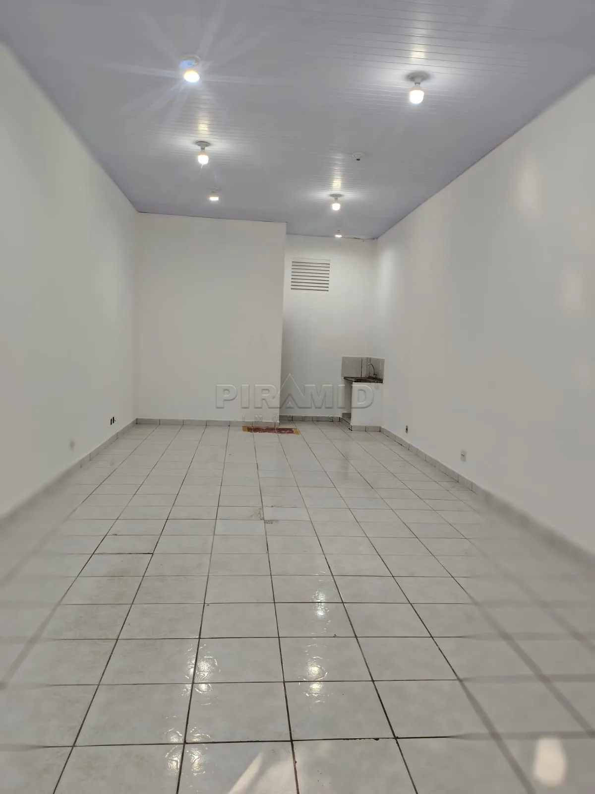 Alugar Comercial / Sal&atilde;o em Ribeir&atilde;o Preto R$ 1.550,00 - Foto 2
