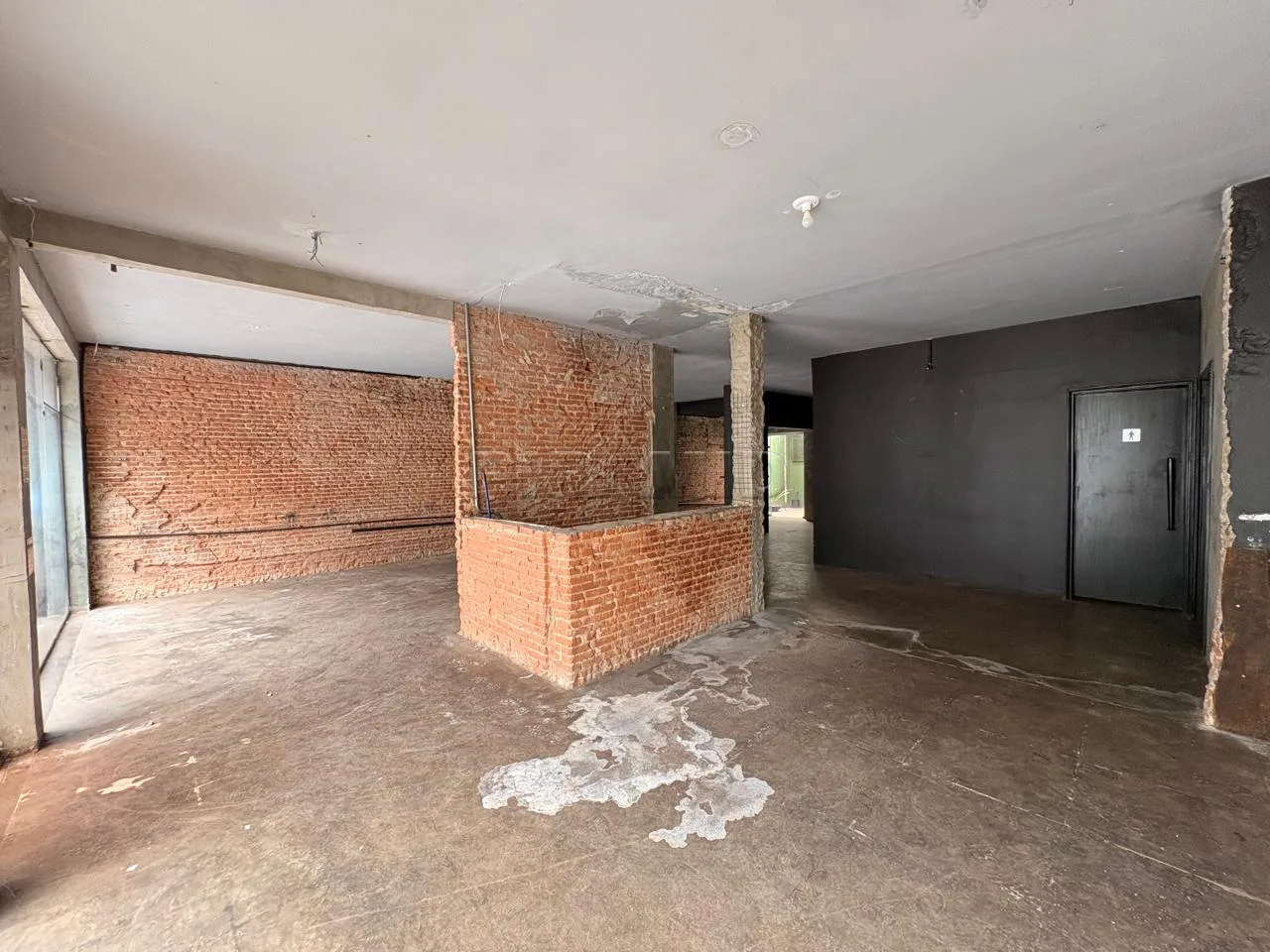Alugar Comercial / Casa em Ribeir&atilde;o Preto R$ 18.000,00 - Foto 1