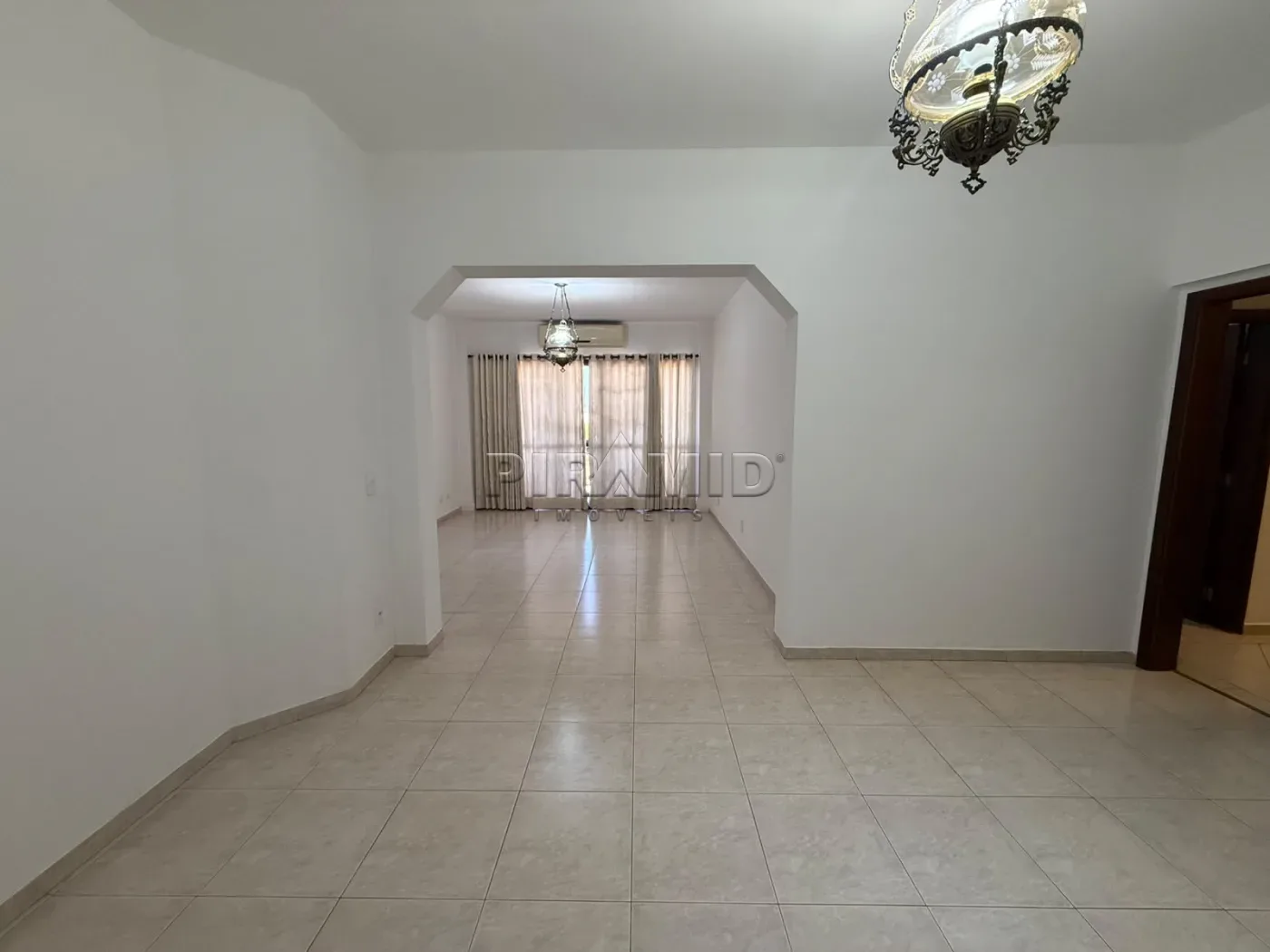 Alugar Apartamento / Padr&atilde;o em Ribeir&atilde;o Preto R$ 1.200,00 - Foto 1