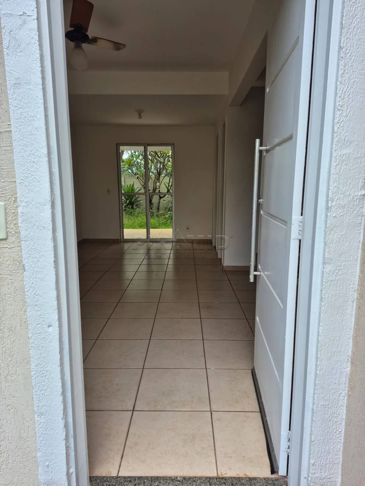 Alugar Casa / Condom&iacute;nio em Ribeir&atilde;o Preto R$ 1.400,00 - Foto 1
