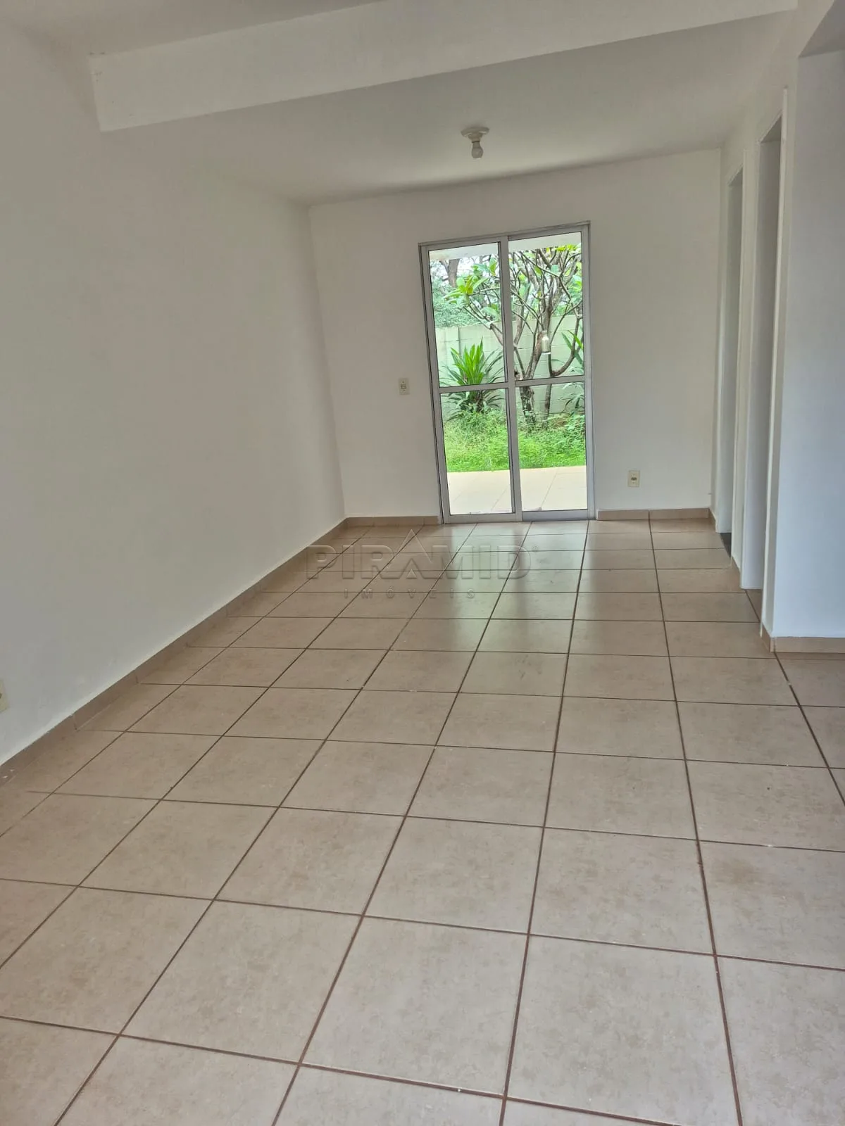 Alugar Casa / Condom&iacute;nio em Ribeir&atilde;o Preto R$ 1.400,00 - Foto 2