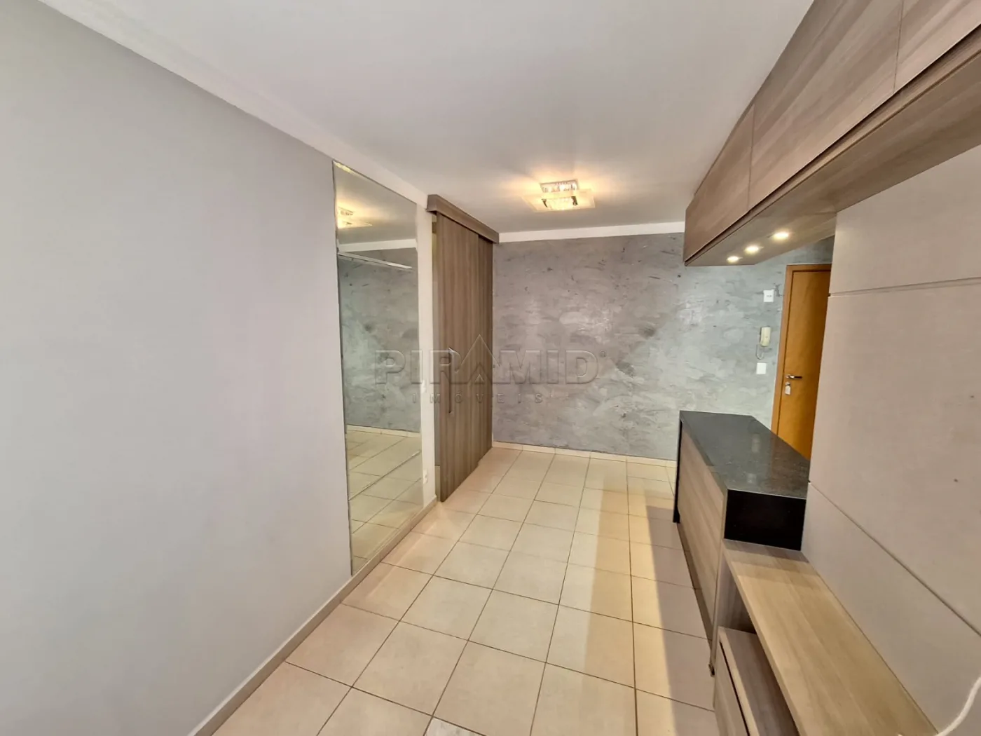 Alugar Apartamento / Padr&atilde;o em Ribeir&atilde;o Preto R$ 1.300,00 - Foto 3