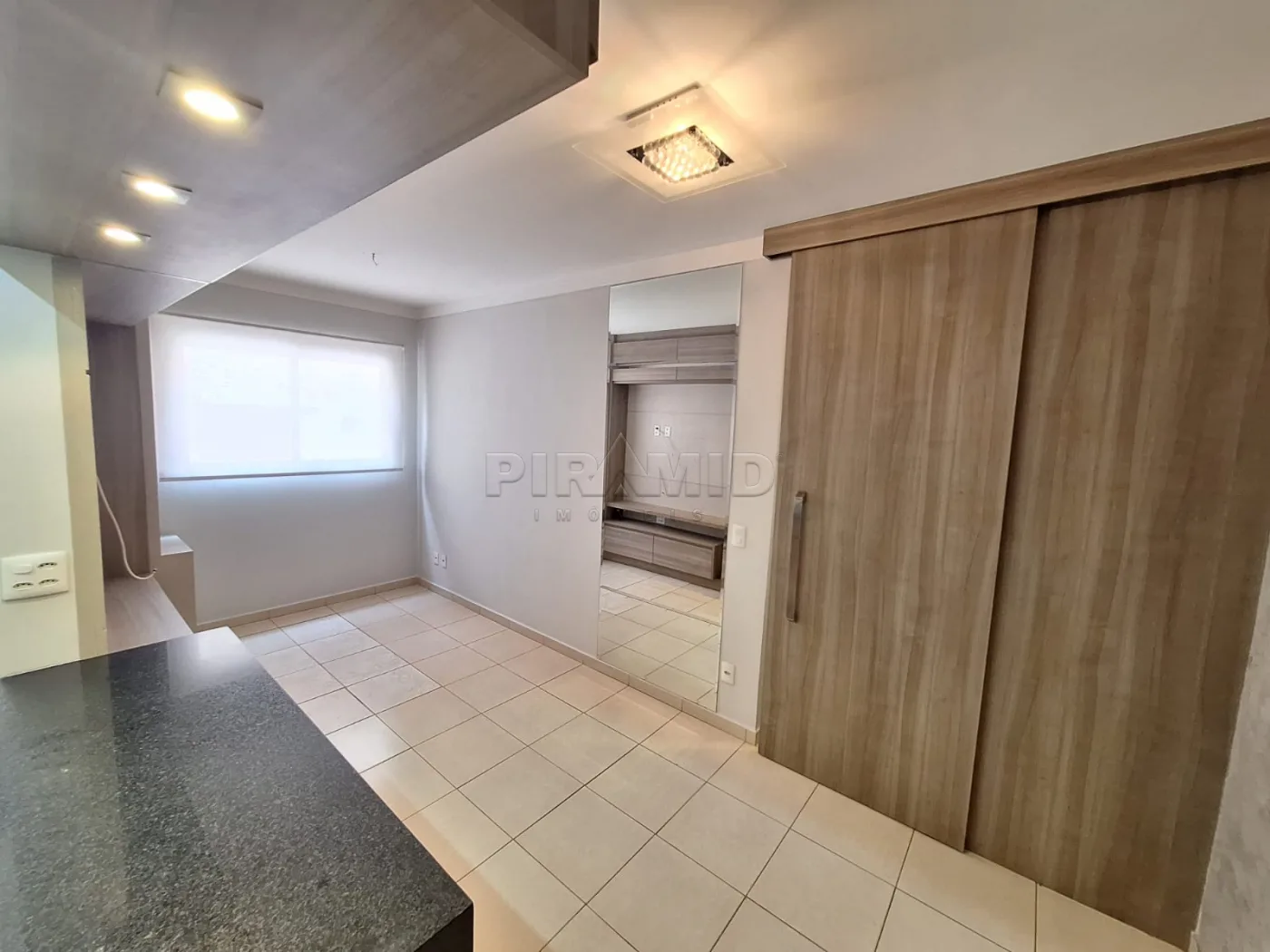 Alugar Apartamento / Padr&atilde;o em Ribeir&atilde;o Preto R$ 1.300,00 - Foto 5