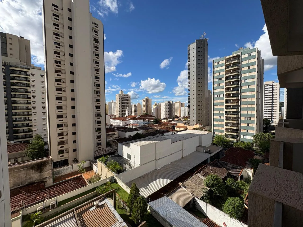 Alugar Apartamento / Padr&atilde;o em Ribeir&atilde;o Preto R$ 1.700,00 - Foto 4
