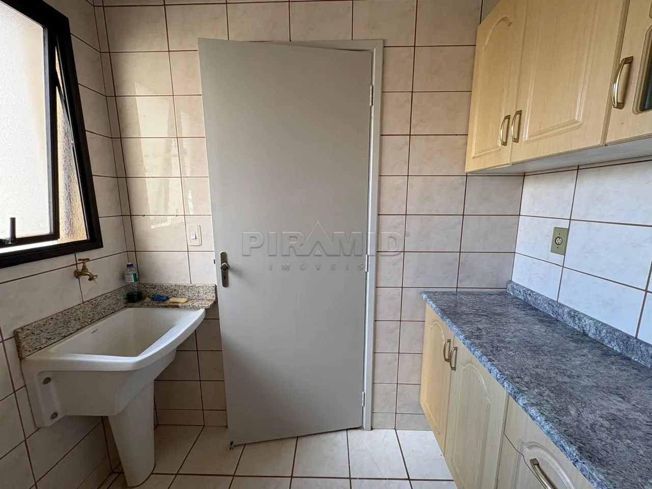Alugar Apartamento / Padr&atilde;o em Ribeir&atilde;o Preto R$ 1.700,00 - Foto 10