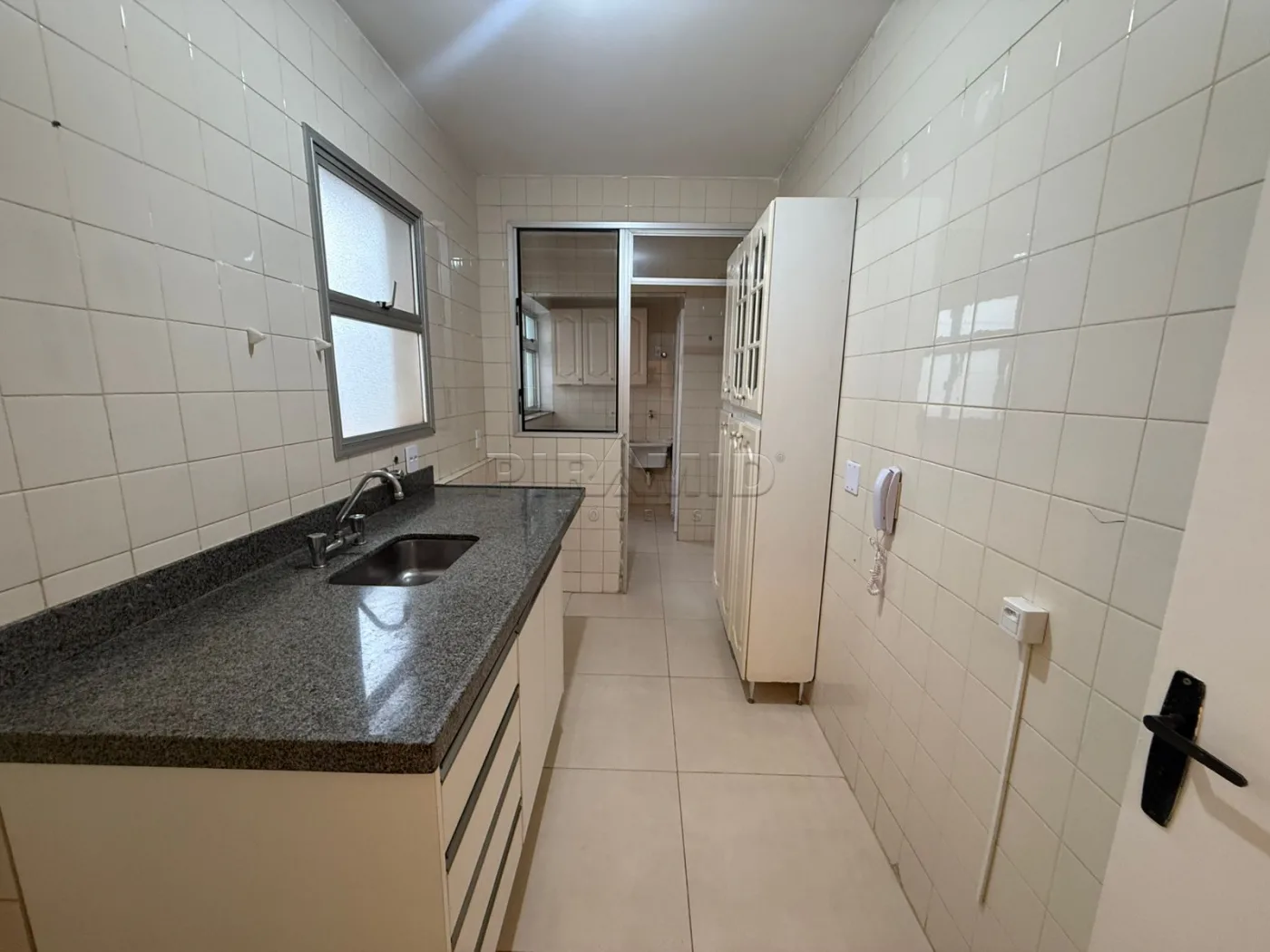 Alugar Apartamento / Padr&atilde;o em Ribeir&atilde;o Preto R$ 1.650,00 - Foto 3