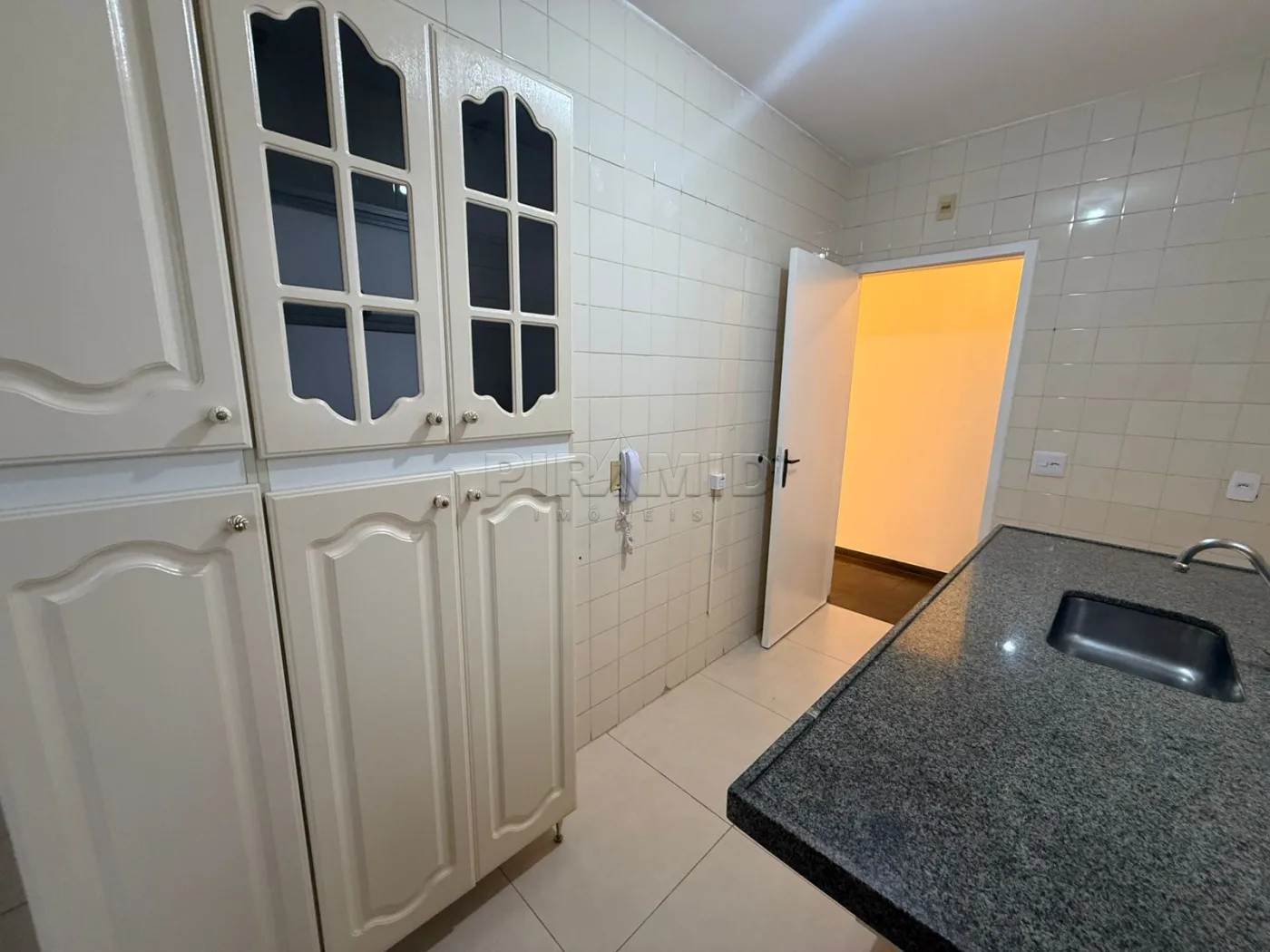 Alugar Apartamento / Padr&atilde;o em Ribeir&atilde;o Preto R$ 1.650,00 - Foto 5