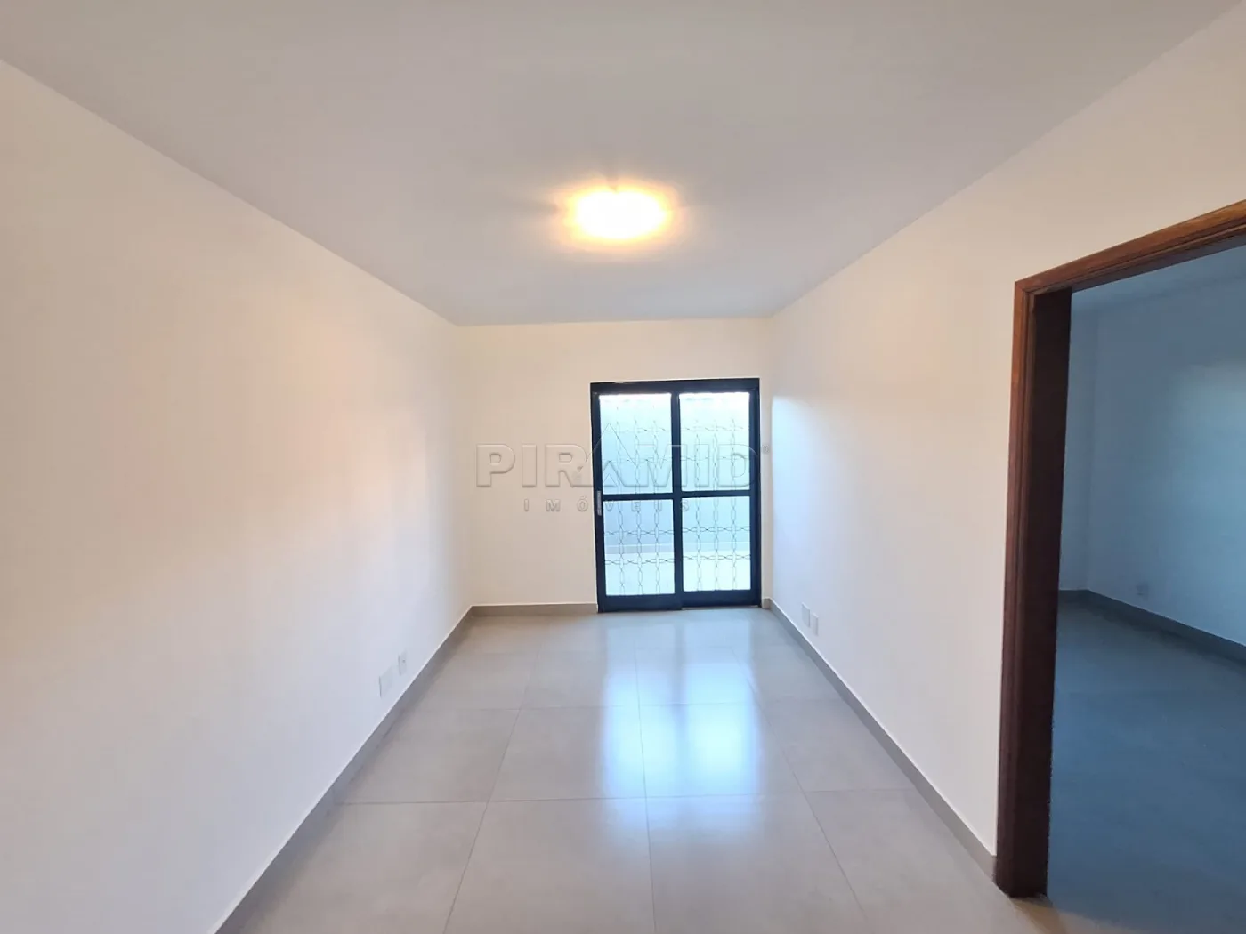 Alugar Apartamento / Padr&atilde;o em Ribeir&atilde;o Preto R$ 1.500,00 - Foto 1