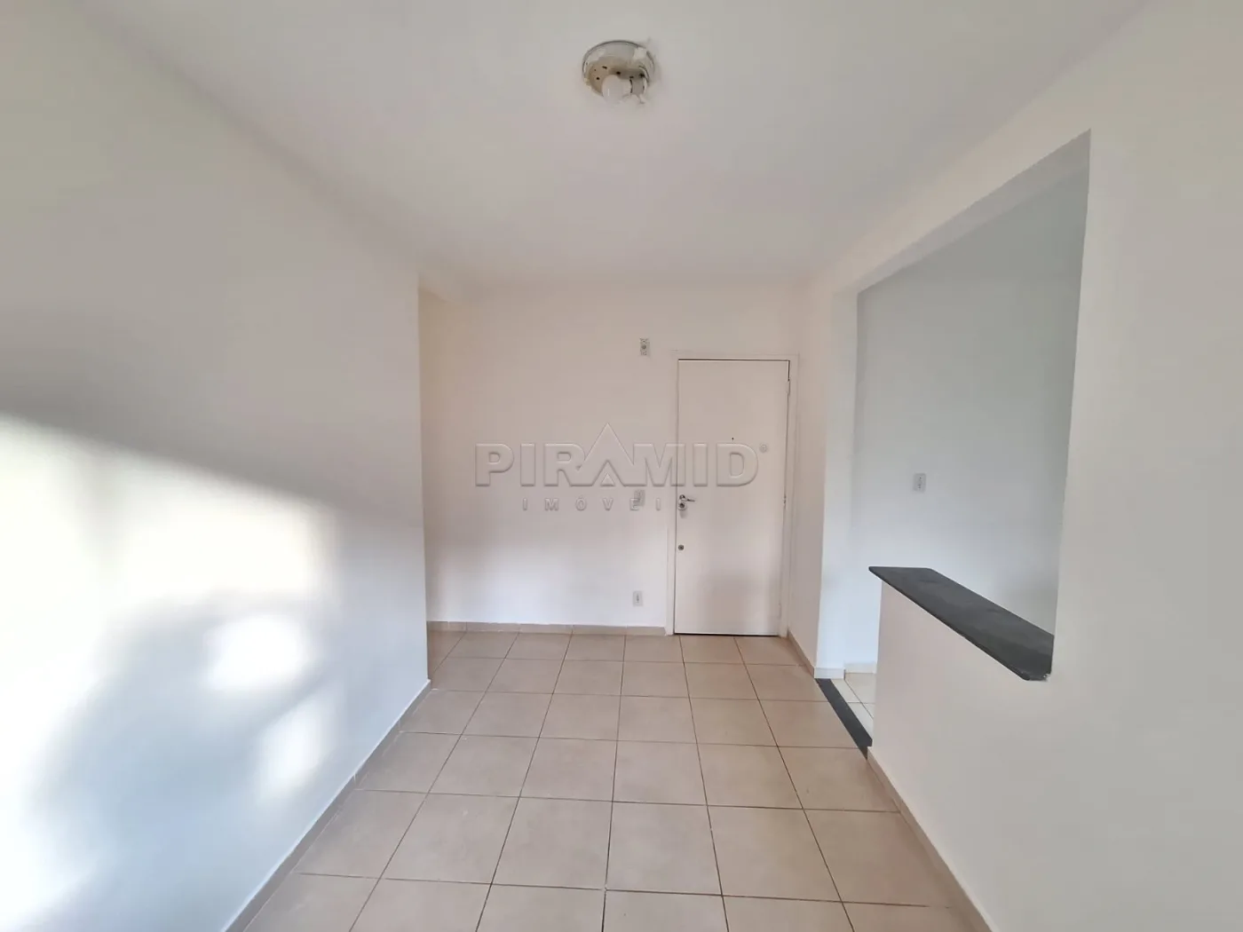 Alugar Apartamento / Padr&atilde;o em Ribeir&atilde;o Preto R$ 1.300,00 - Foto 2