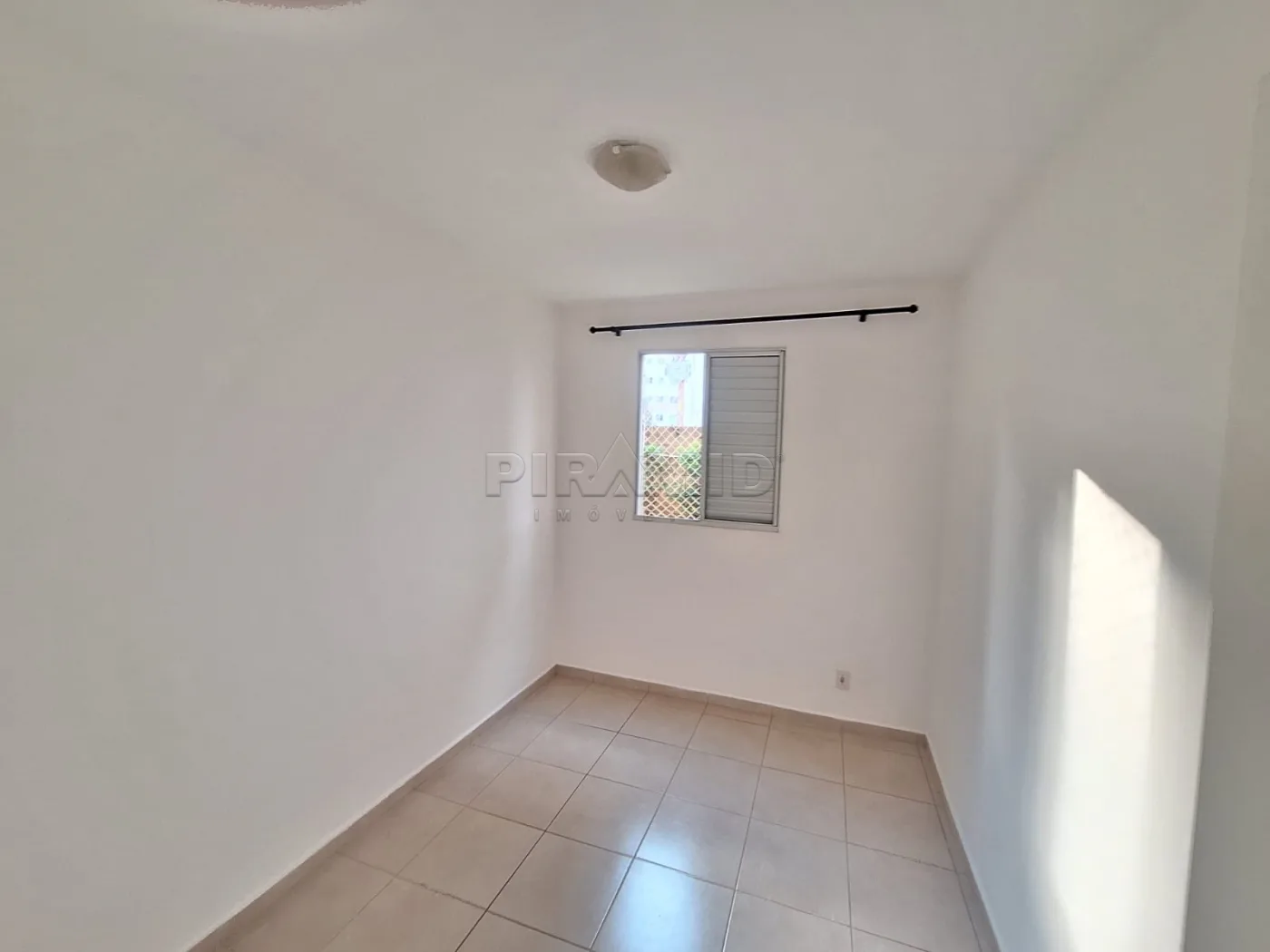 Alugar Apartamento / Padr&atilde;o em Ribeir&atilde;o Preto R$ 1.300,00 - Foto 4