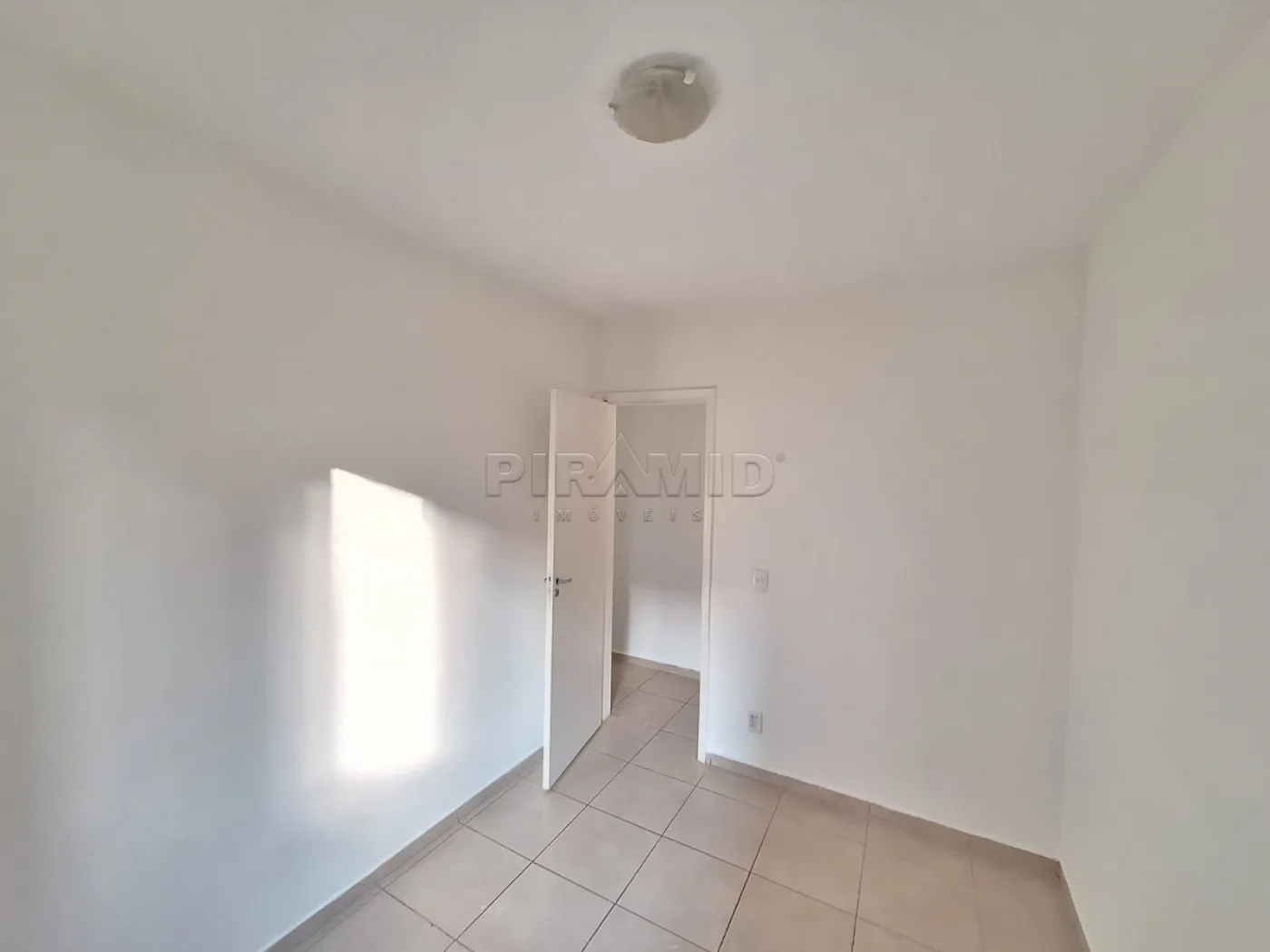 Alugar Apartamento / Padr&atilde;o em Ribeir&atilde;o Preto R$ 1.300,00 - Foto 5