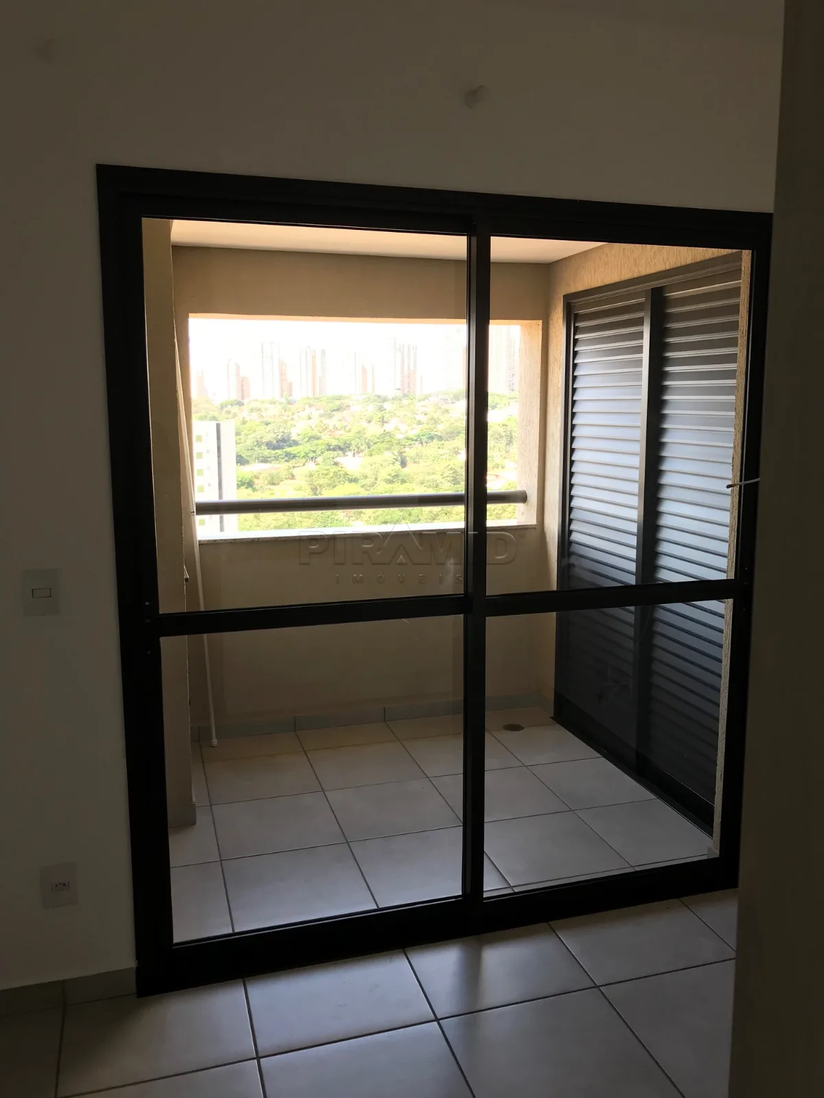 Alugar Apartamento / Padr&atilde;o em Ribeir&atilde;o Preto R$ 1.200,00 - Foto 4