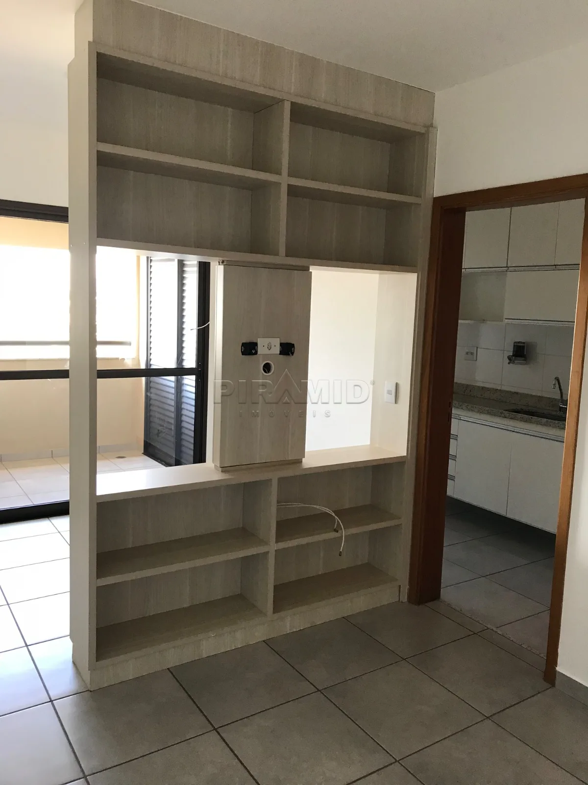 Alugar Apartamento / Padr&atilde;o em Ribeir&atilde;o Preto R$ 1.200,00 - Foto 2