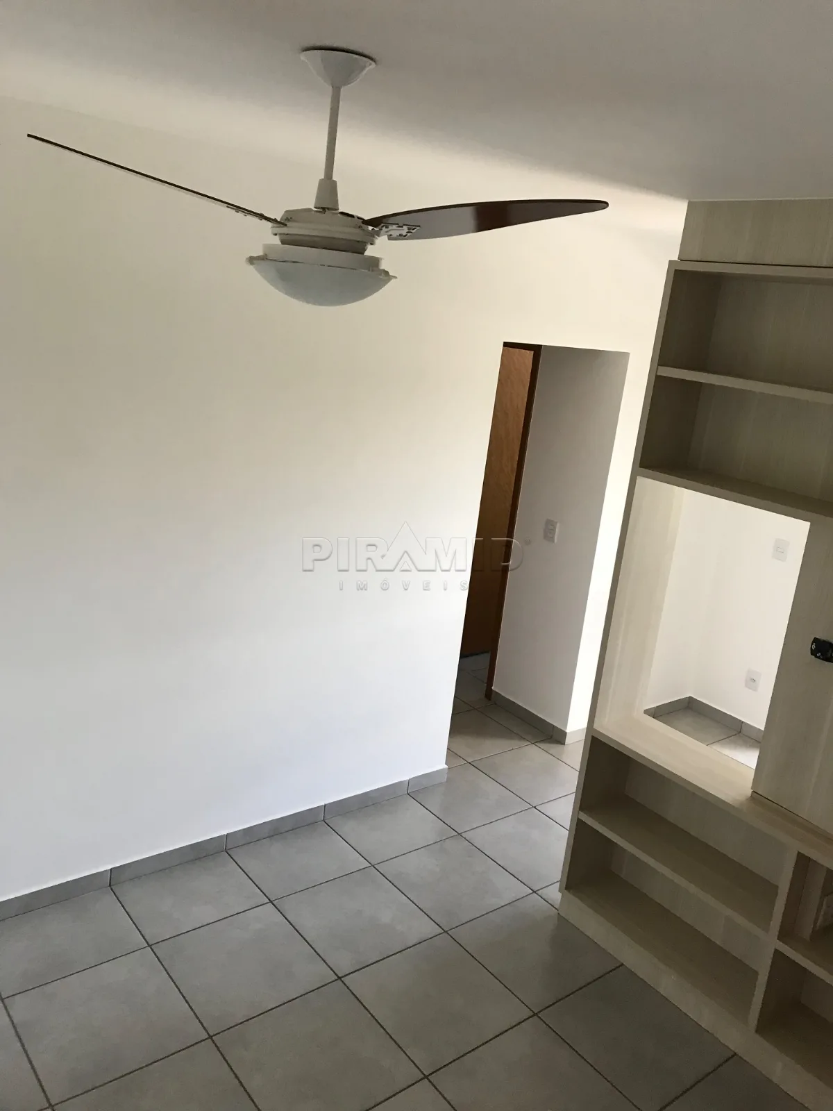 Alugar Apartamento / Padr&atilde;o em Ribeir&atilde;o Preto R$ 1.200,00 - Foto 3