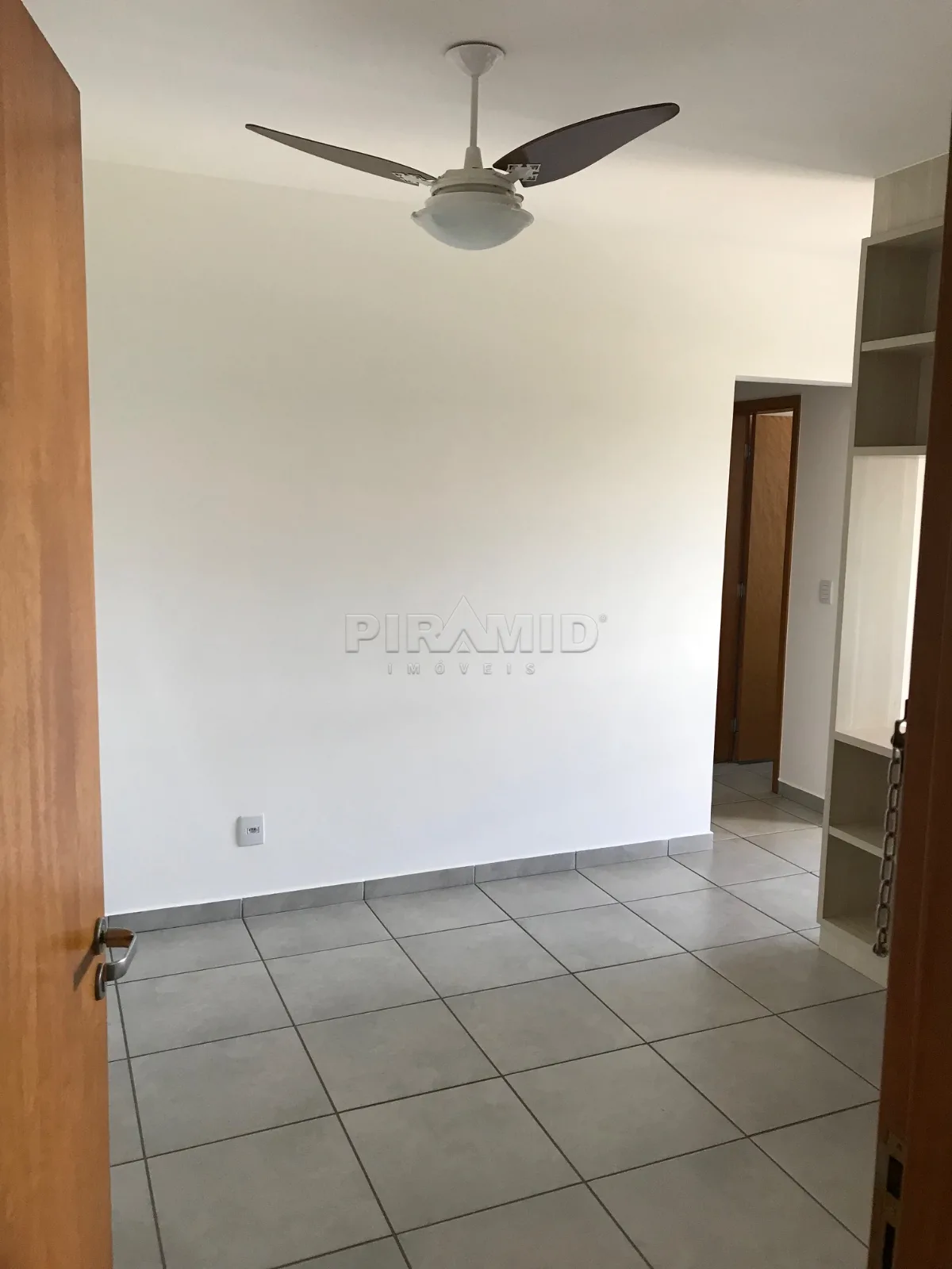 Alugar Apartamento / Padr&atilde;o em Ribeir&atilde;o Preto R$ 1.200,00 - Foto 1