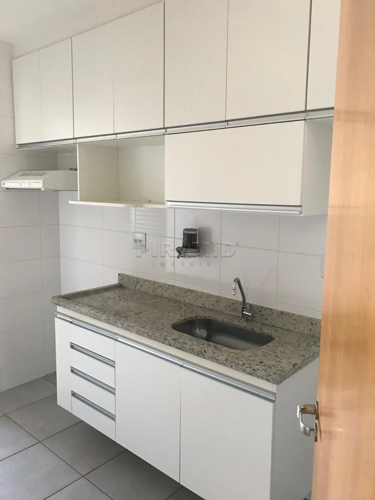 Alugar Apartamento / Padr&atilde;o em Ribeir&atilde;o Preto R$ 1.200,00 - Foto 15