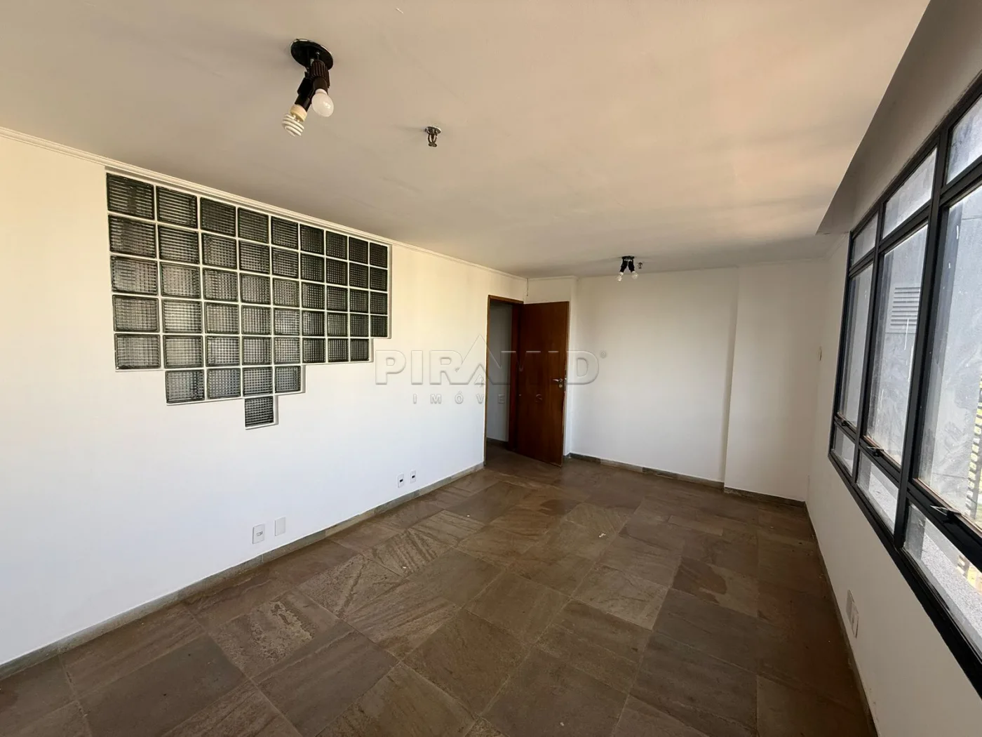 Alugar Comercial / Sala em Ribeir&atilde;o Preto R$ 1.600,00 - Foto 2