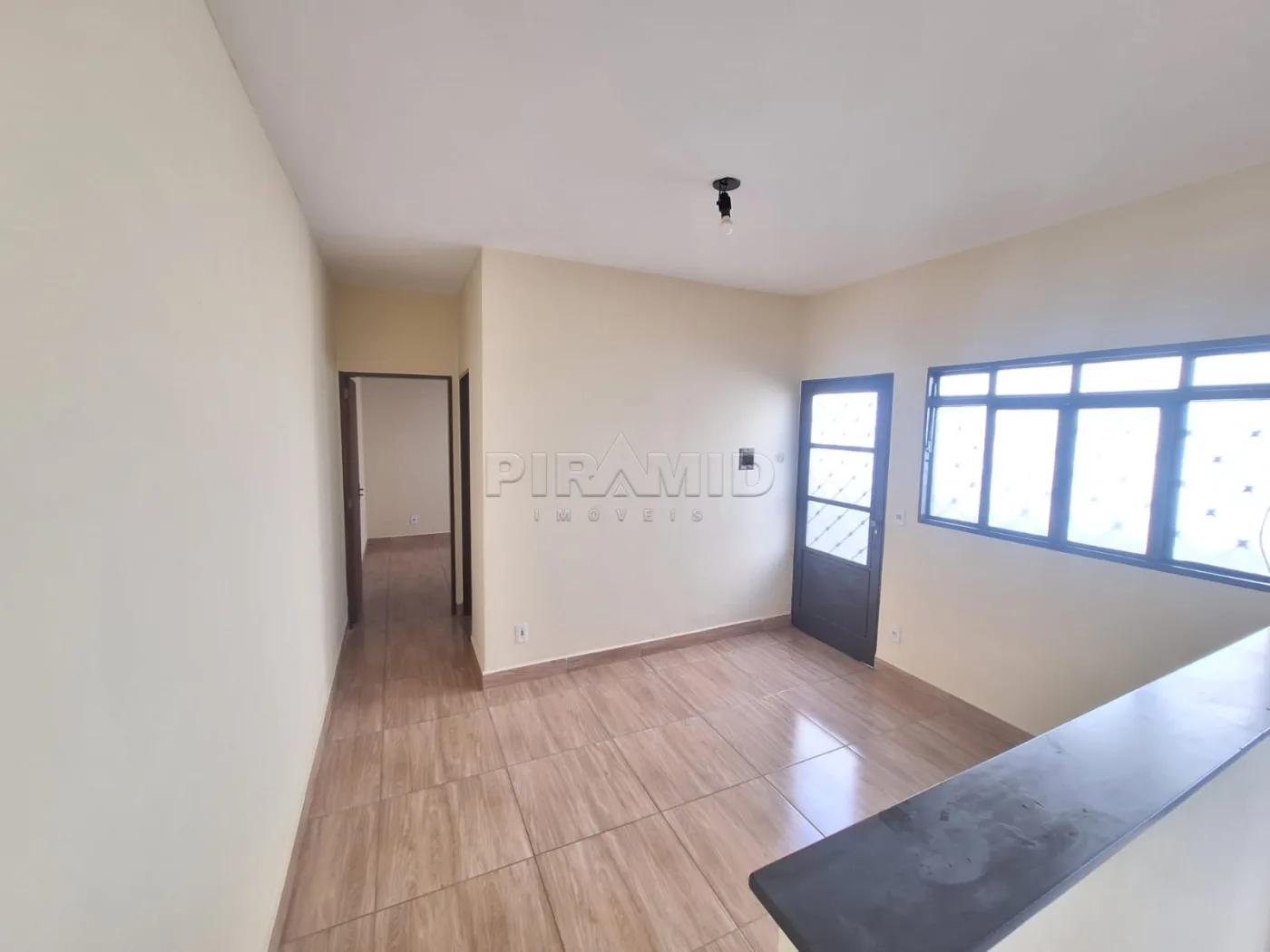 Alugar Casa / Padr&atilde;o em Ribeir&atilde;o Preto R$ 900,00 - Foto 4