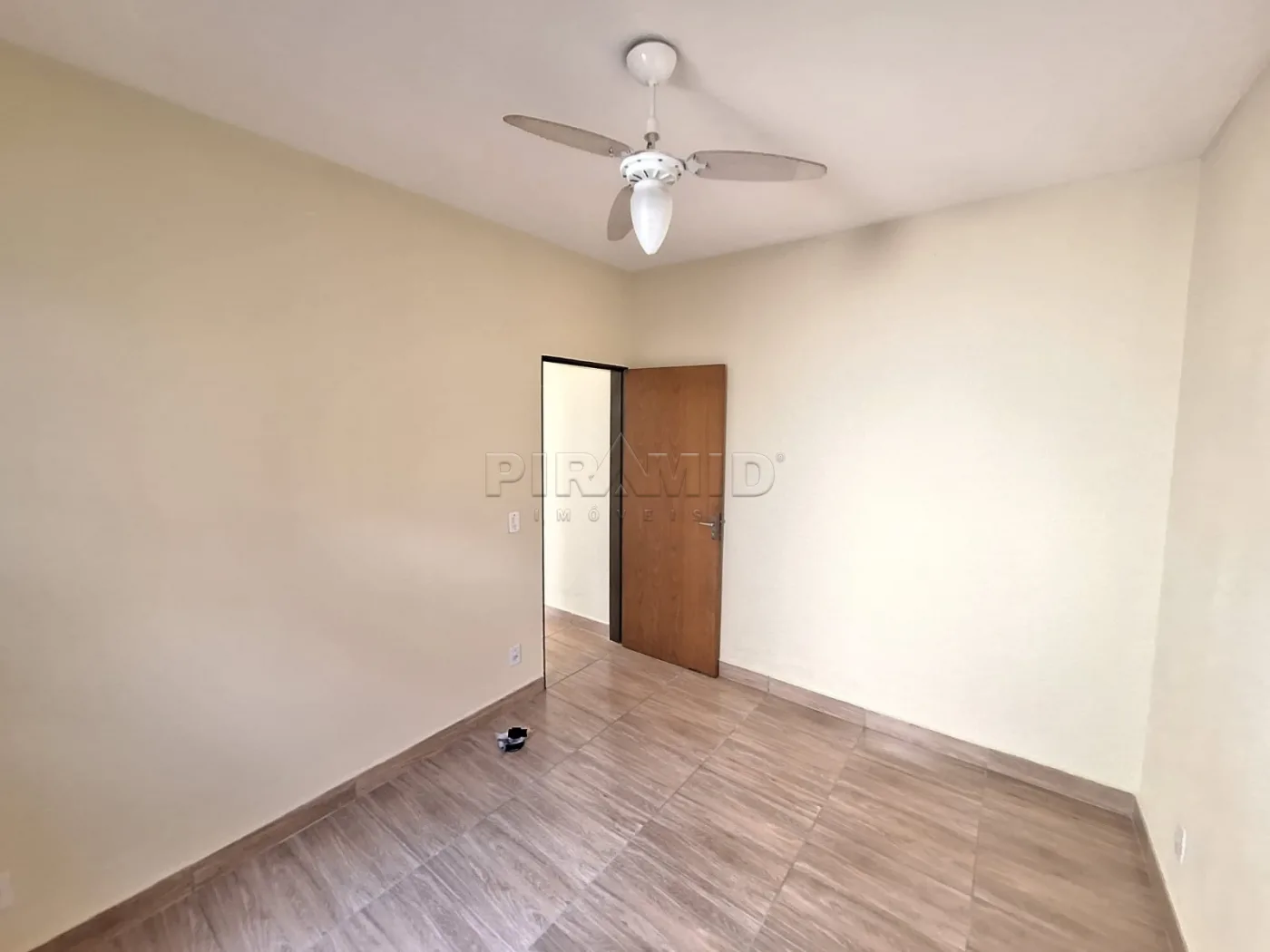 Alugar Casa / Padr&atilde;o em Ribeir&atilde;o Preto R$ 900,00 - Foto 9