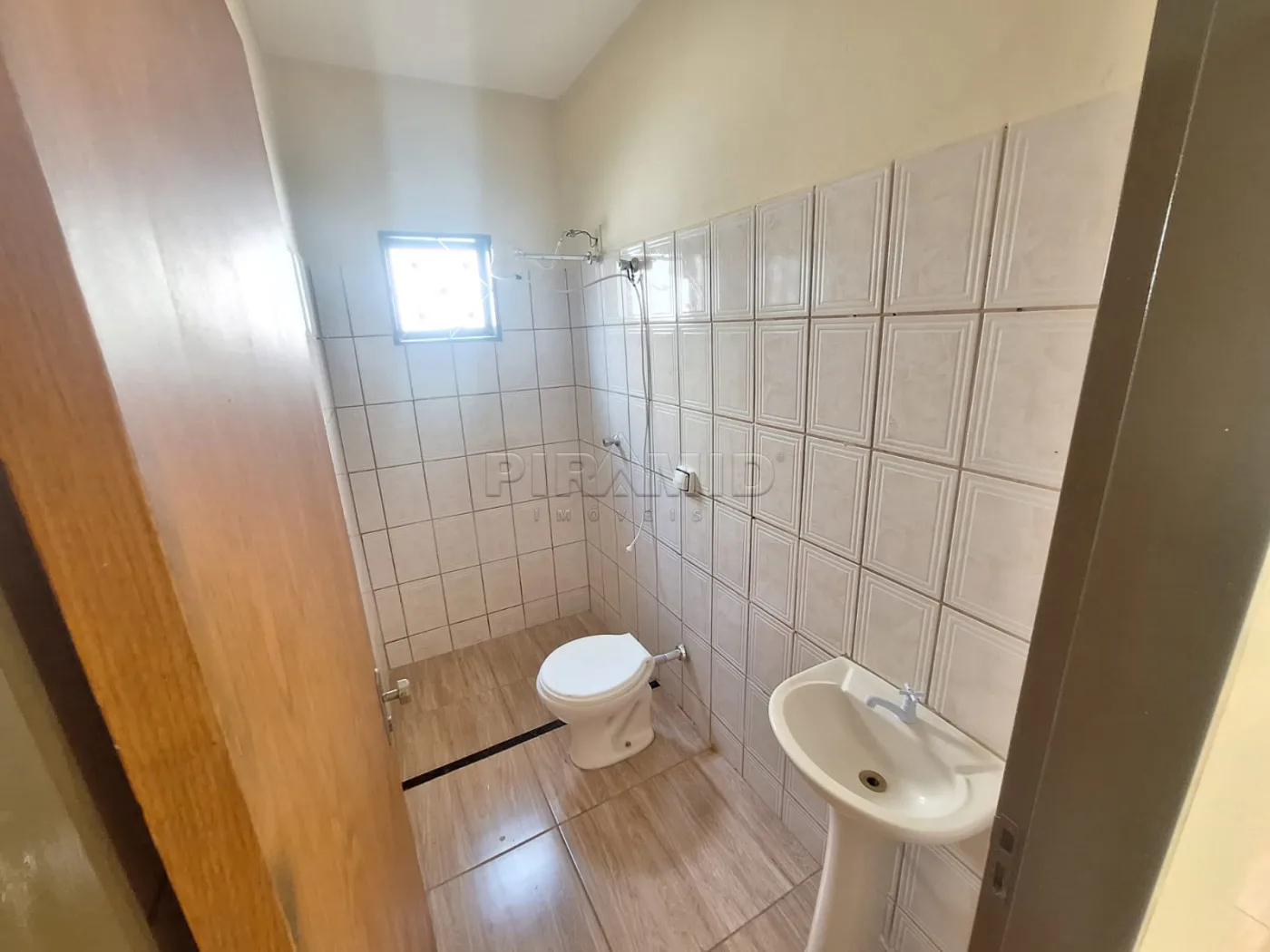 Alugar Casa / Padr&atilde;o em Ribeir&atilde;o Preto R$ 900,00 - Foto 10