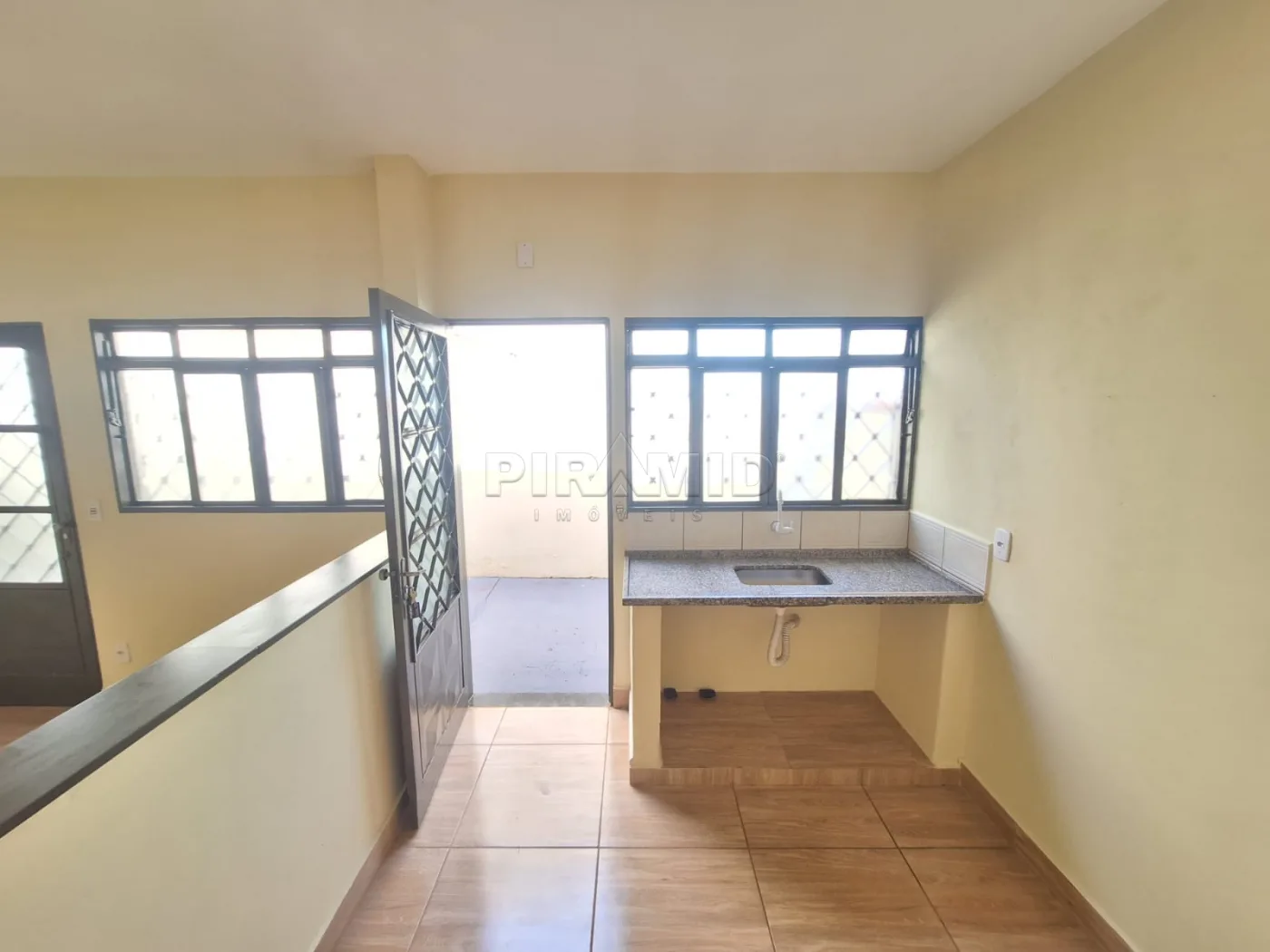 Alugar Casa / Padr&atilde;o em Ribeir&atilde;o Preto R$ 900,00 - Foto 12