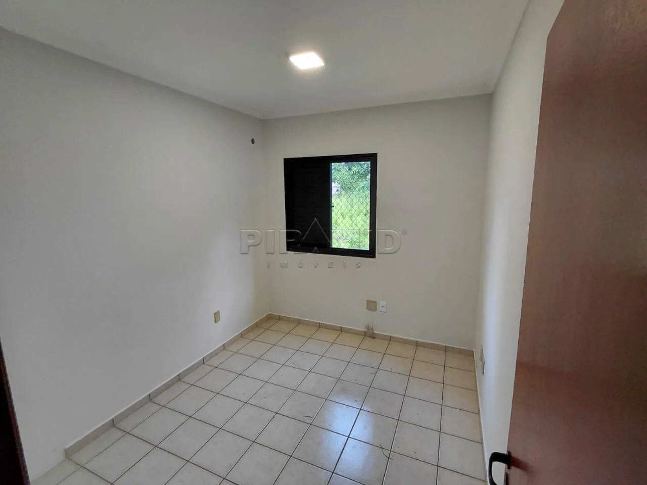 Alugar Apartamento / Padr&atilde;o em Ribeir&atilde;o Preto R$ 1.200,00 - Foto 4