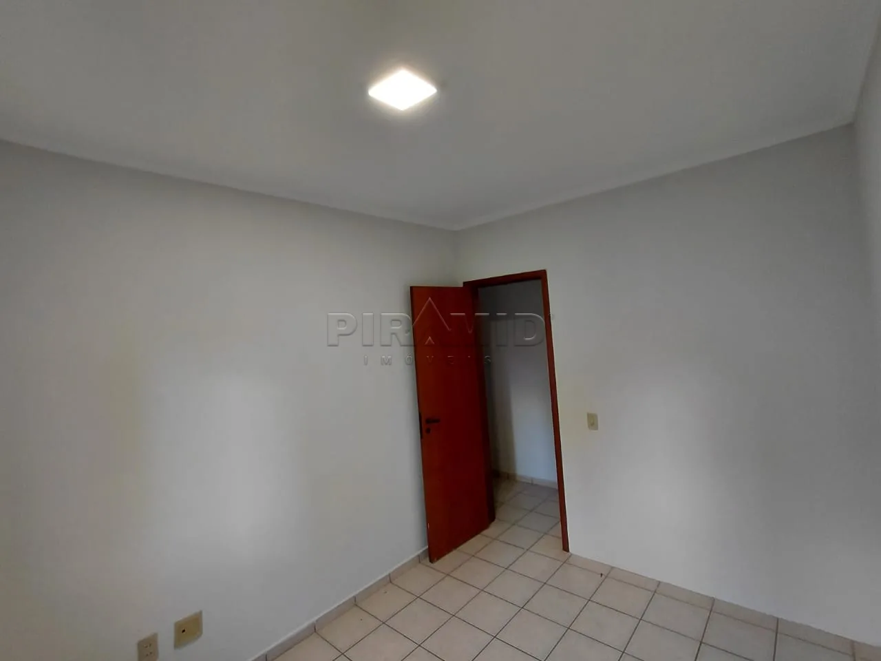 Alugar Apartamento / Padr&atilde;o em Ribeir&atilde;o Preto R$ 1.200,00 - Foto 5