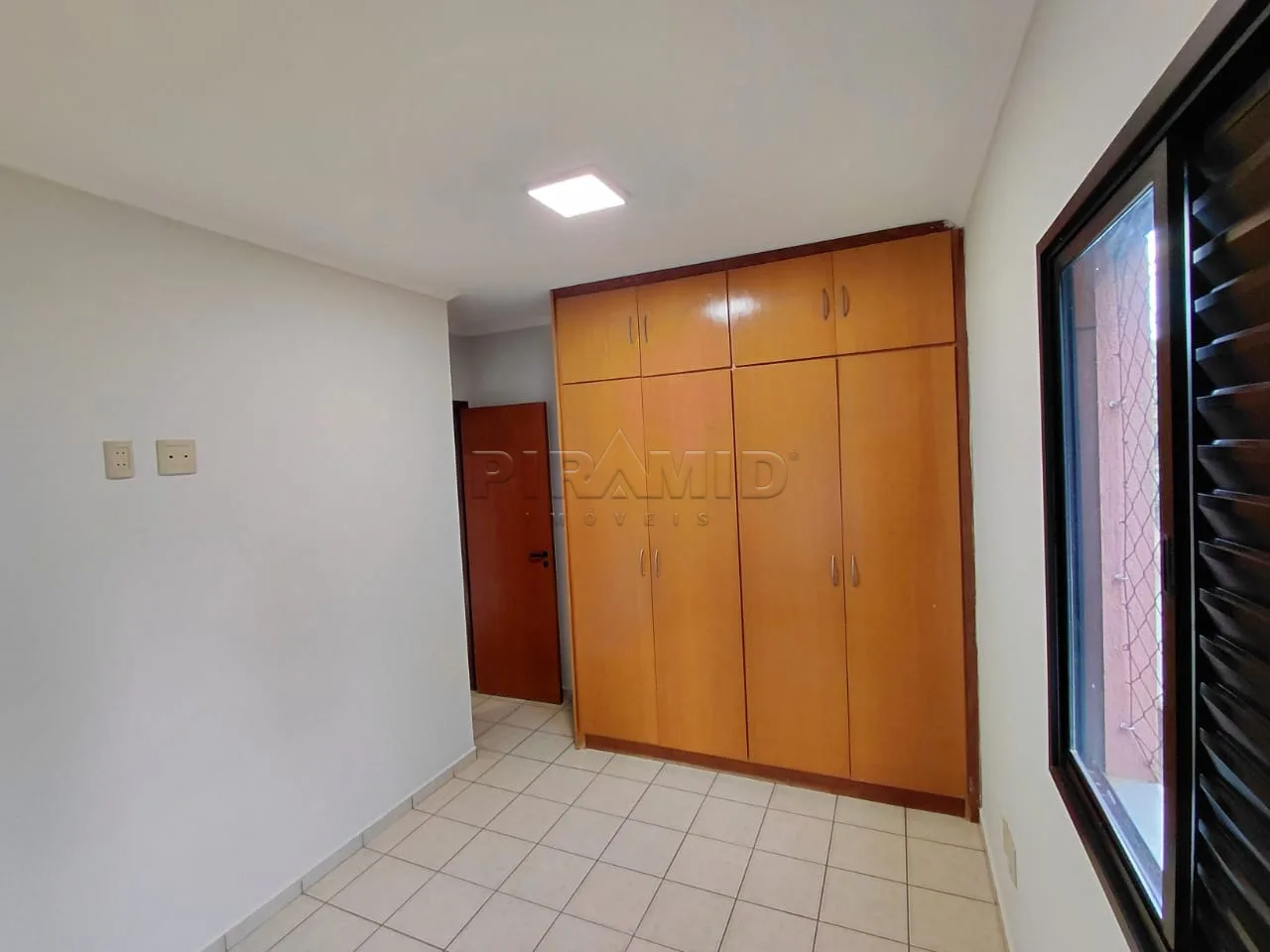 Alugar Apartamento / Padr&atilde;o em Ribeir&atilde;o Preto R$ 1.200,00 - Foto 10