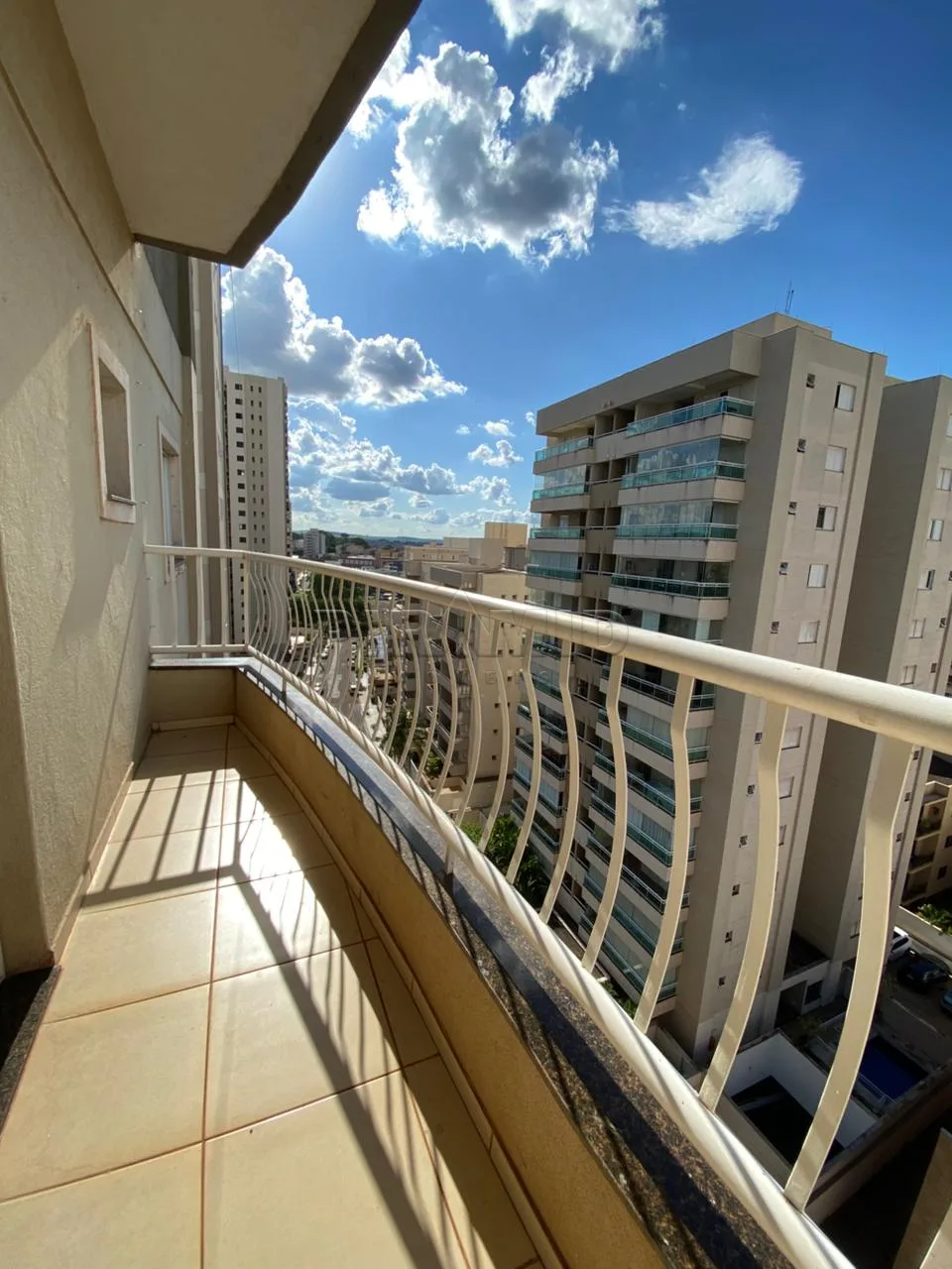 Alugar Apartamento / Padr&atilde;o em Ribeir&atilde;o Preto R$ 2.000,00 - Foto 2