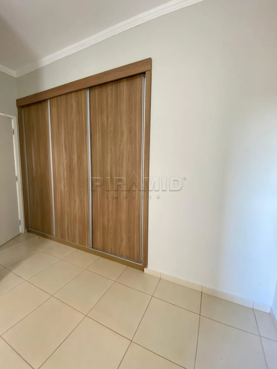 Alugar Apartamento / Padr&atilde;o em Ribeir&atilde;o Preto R$ 2.000,00 - Foto 4