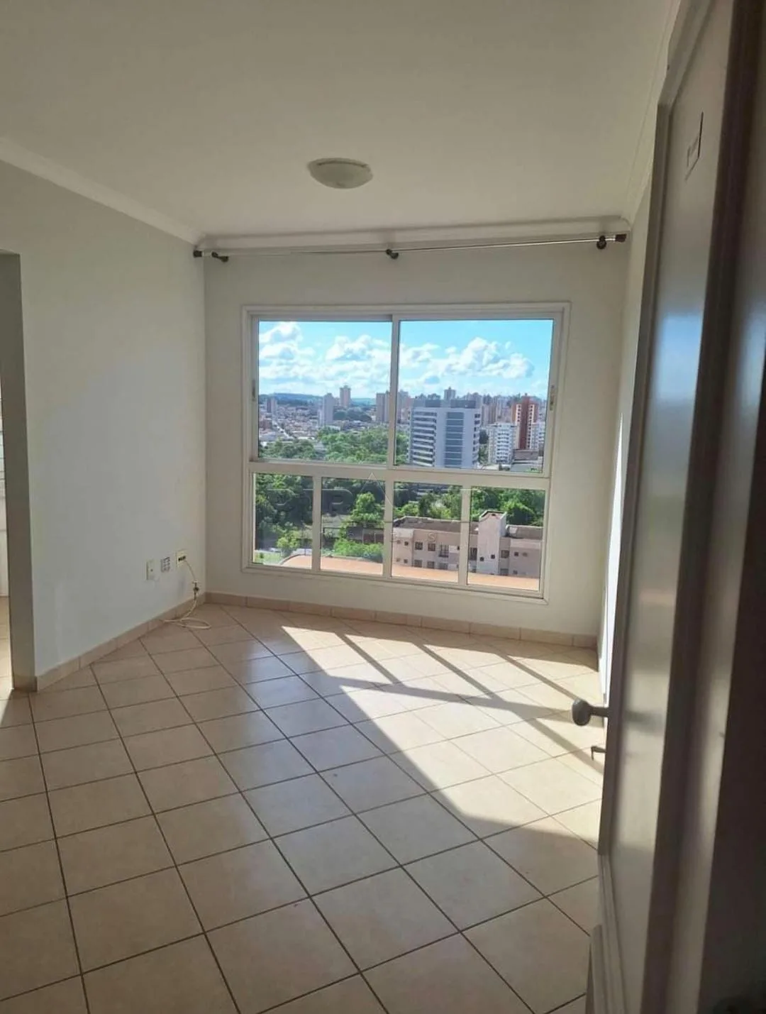 Alugar Apartamento / Padr&atilde;o em Ribeir&atilde;o Preto R$ 1.550,00 - Foto 1