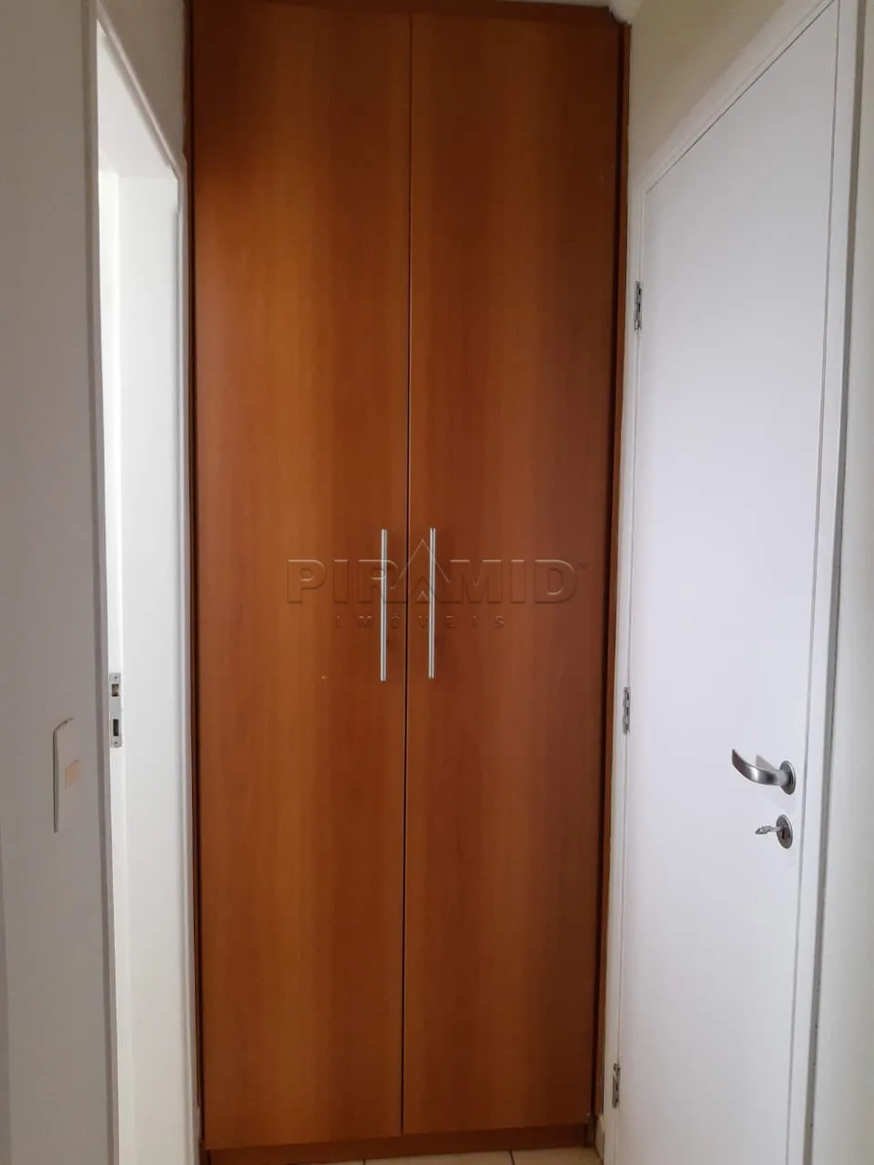 Alugar Apartamento / Padr&atilde;o em Ribeir&atilde;o Preto R$ 1.500,00 - Foto 4