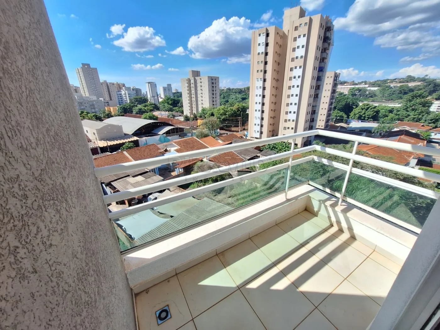 Alugar Apartamento / Padr&atilde;o em Ribeir&atilde;o Preto R$ 1.350,00 - Foto 8