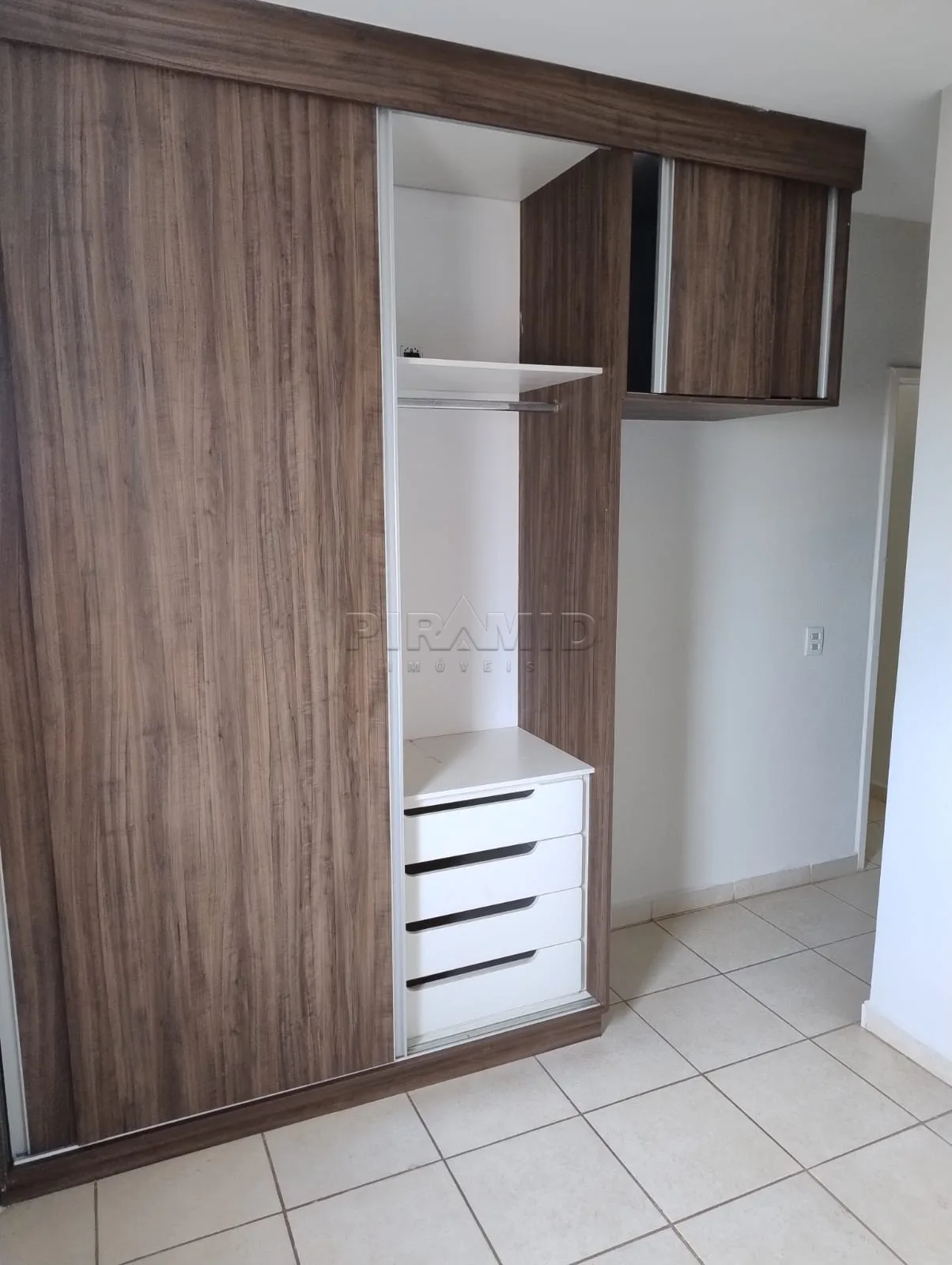 Alugar Apartamento / Padr&atilde;o em Ribeir&atilde;o Preto R$ 1.100,00 - Foto 8
