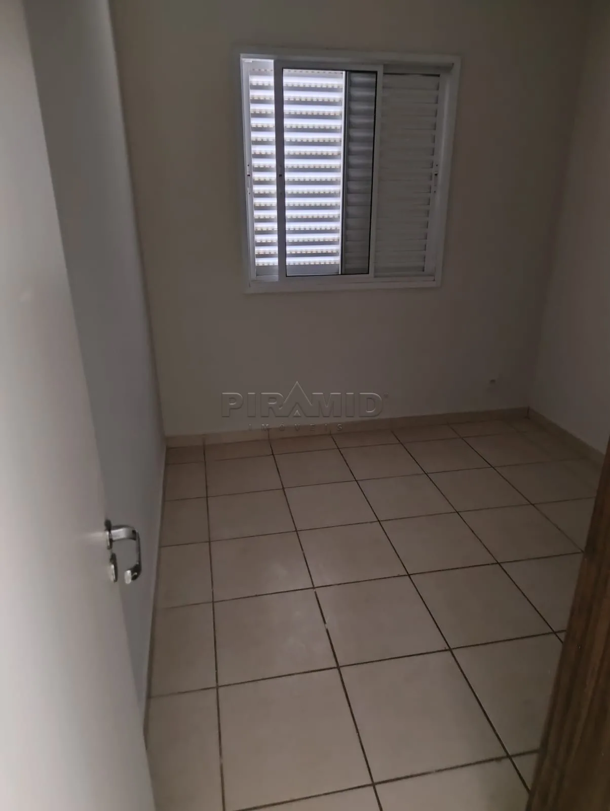 Alugar Apartamento / Padr&atilde;o em Ribeir&atilde;o Preto R$ 1.100,00 - Foto 14