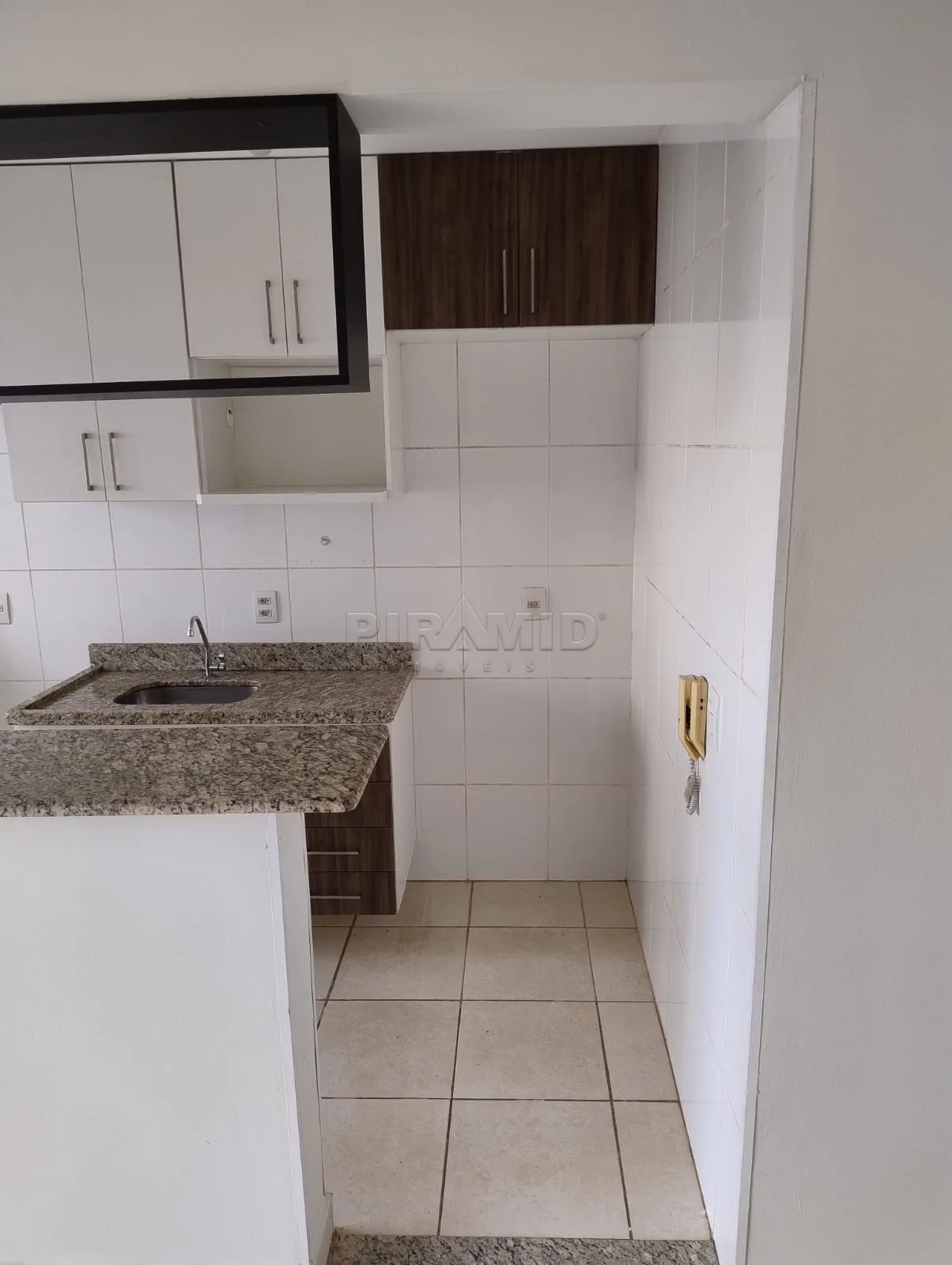 Alugar Apartamento / Padr&atilde;o em Ribeir&atilde;o Preto R$ 1.100,00 - Foto 17
