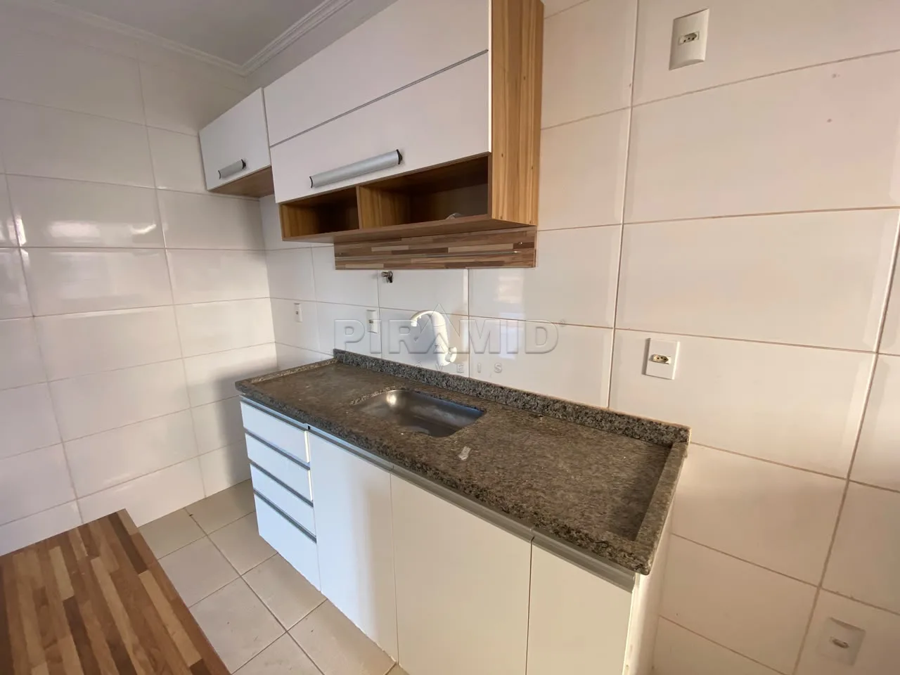 Alugar Apartamento / Padr&atilde;o em Ribeir&atilde;o Preto R$ 850,00 - Foto 7